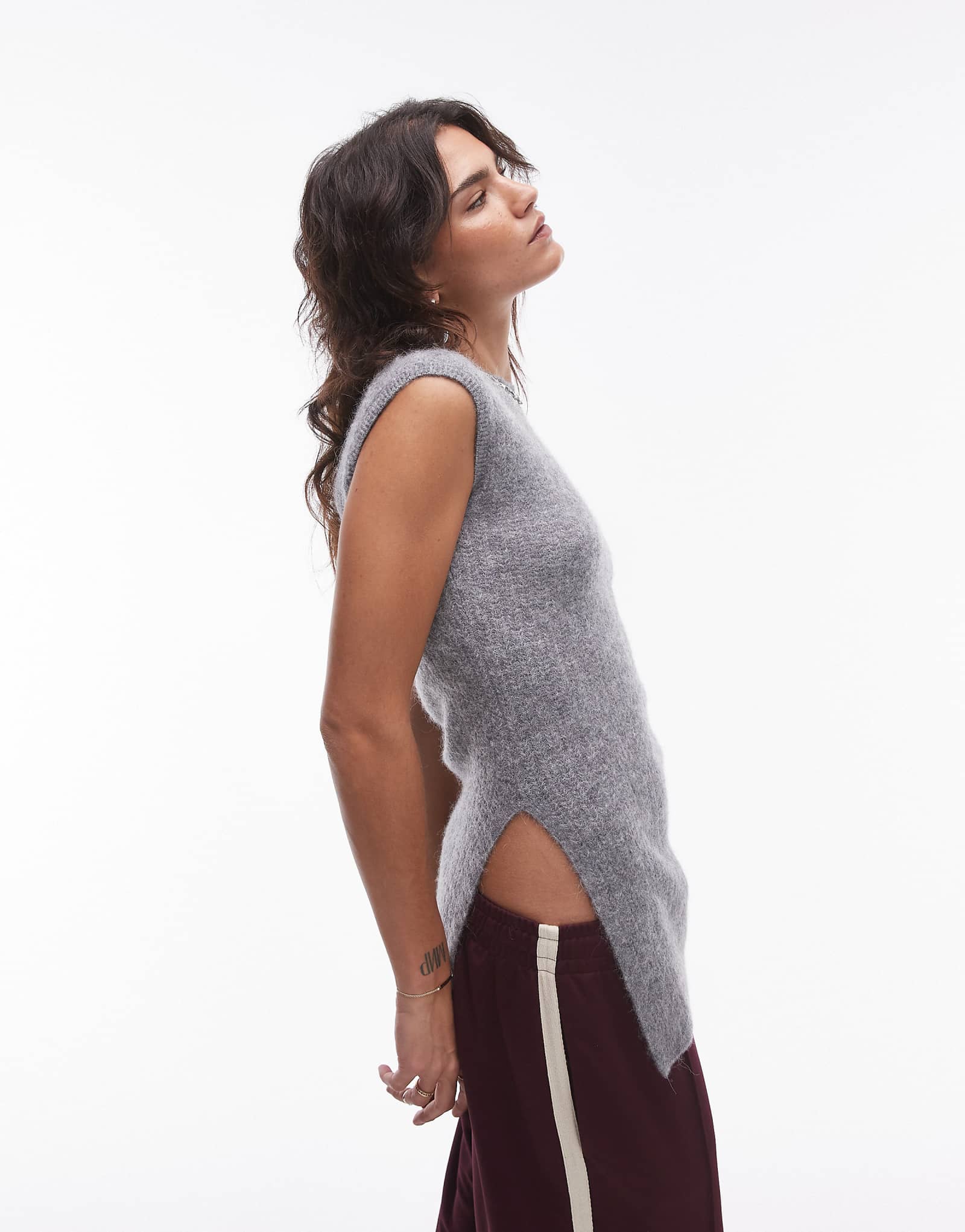 Вязаная майка с длинным рукавом из смеси шерсти альпаки ARKET серого цвета 25890₽