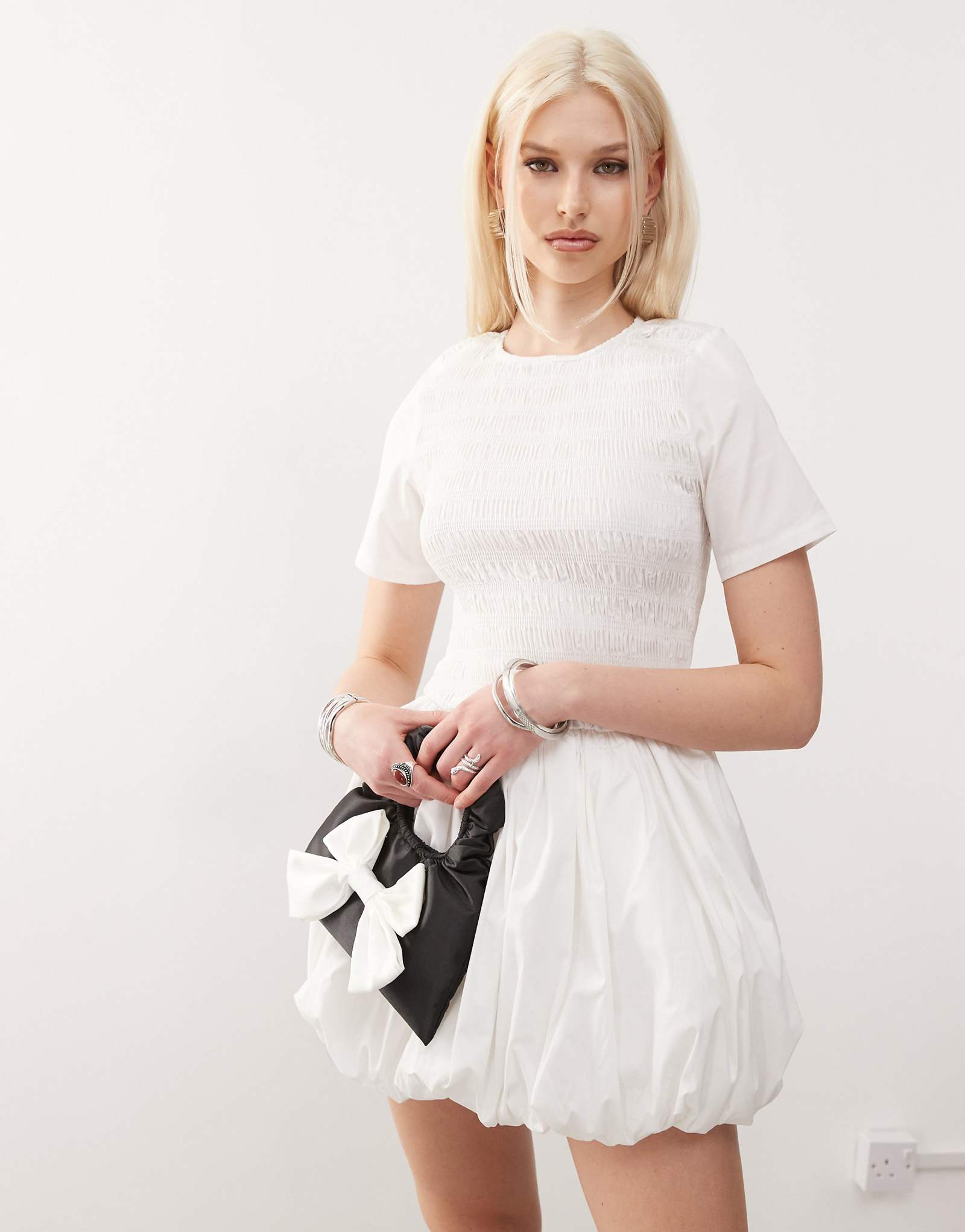 Белое мини-платье-пуффбол от Эми Линн Элеонор 9490₽