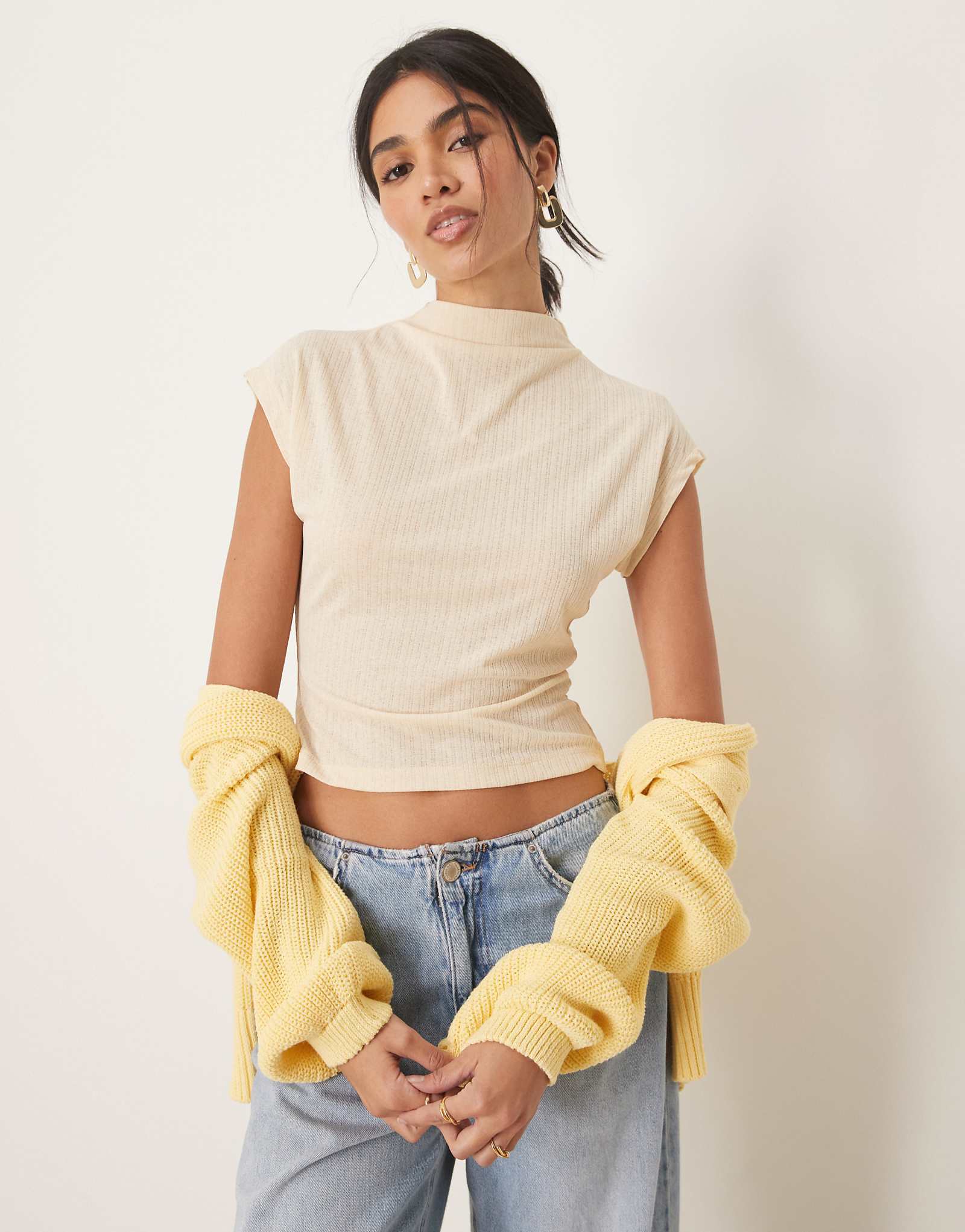 Футболка ASOS DESIGN с сухой ручкой и ребристой горловиной кремового цвета 3790₽