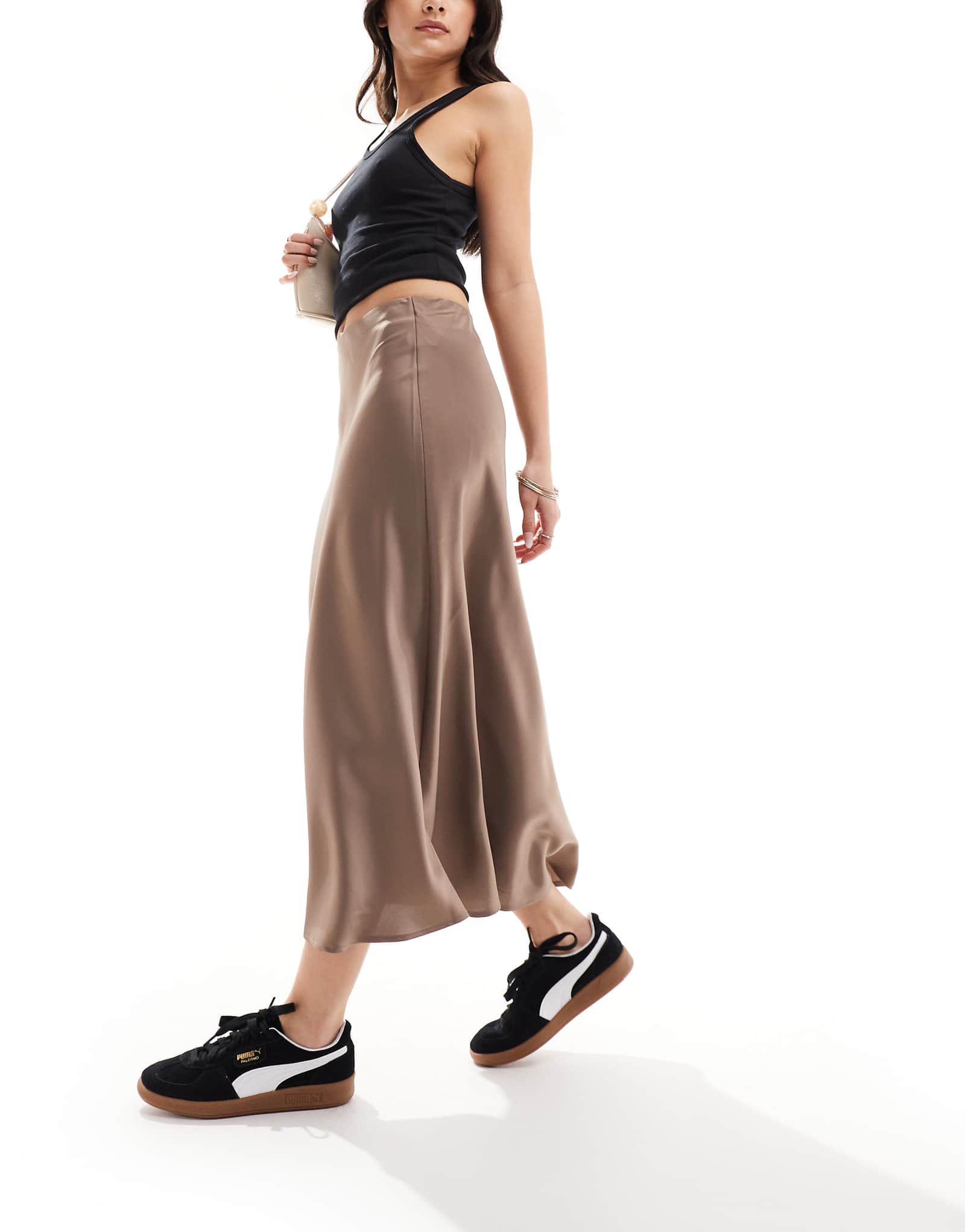 Атласная юбка миди YAS в грибовидном стиле 16490₽