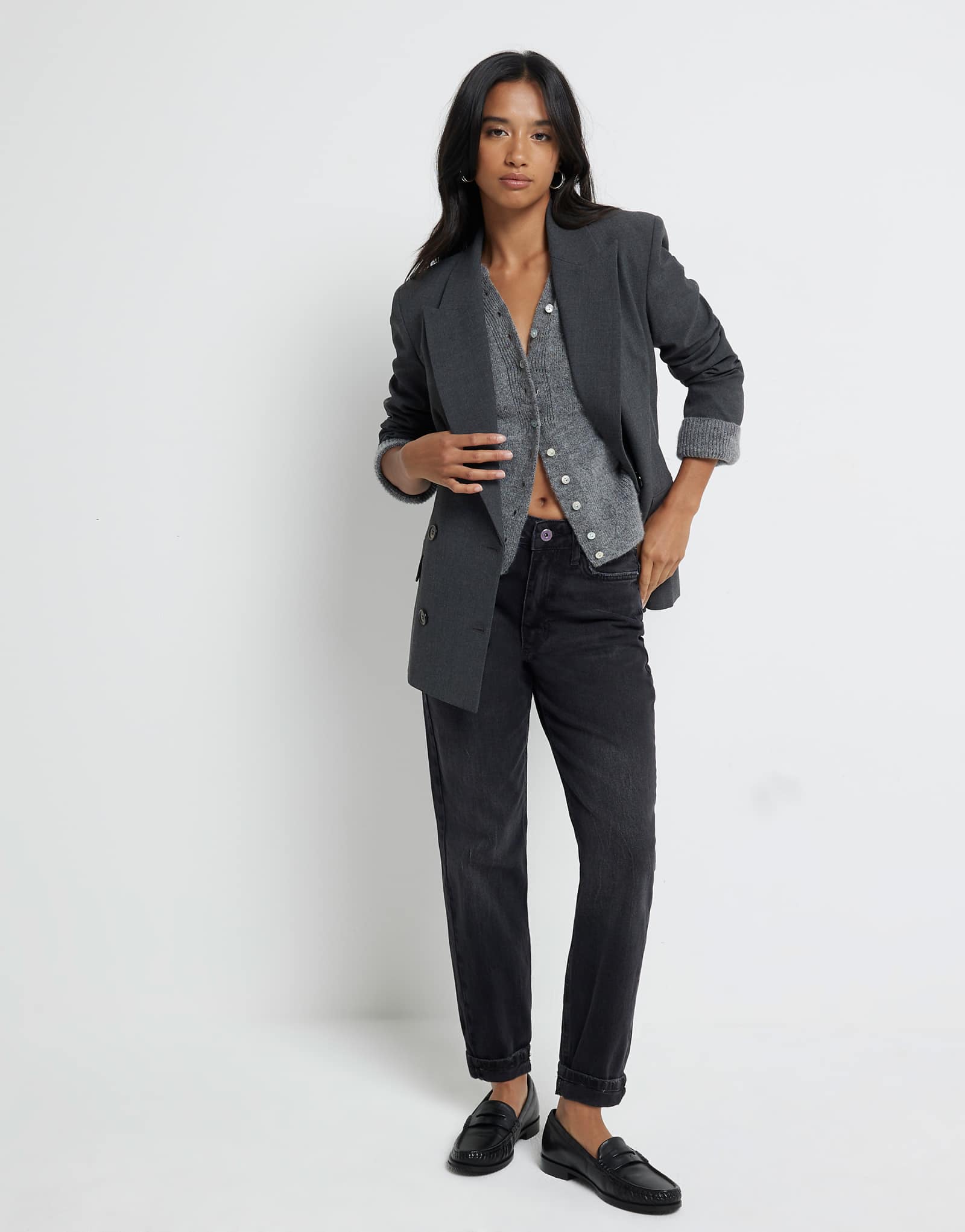 Джинсы River Island Petite mom черного цвета 11390₽