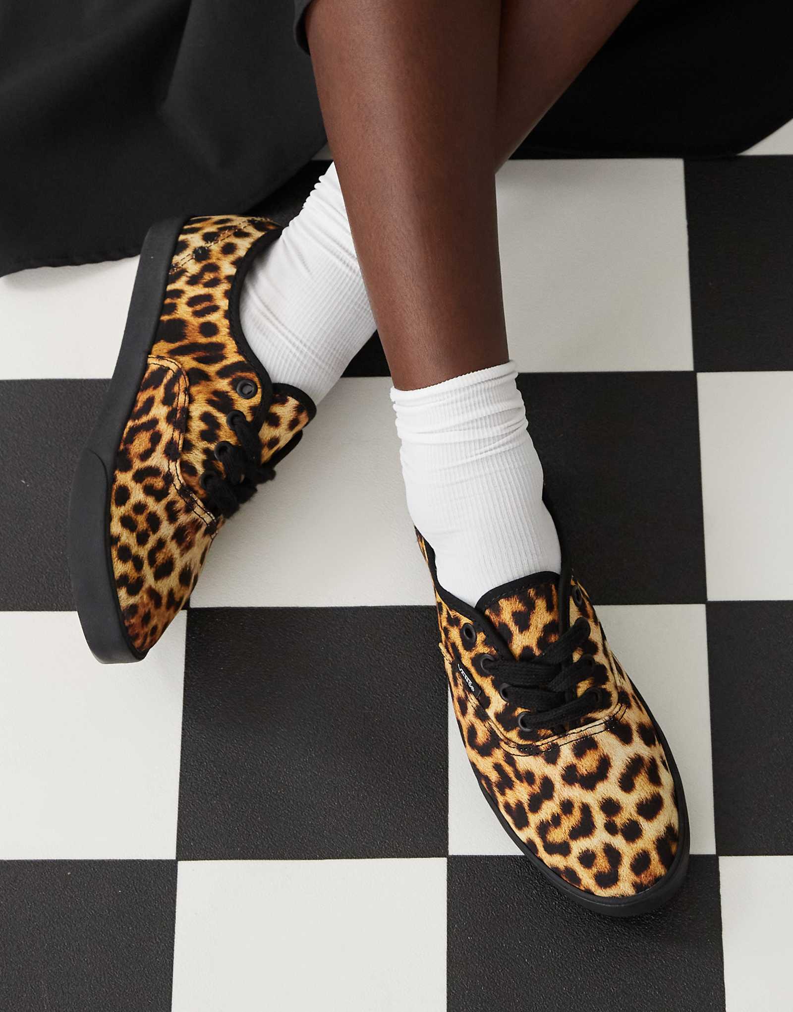 Кроссовки Vans Authentic Lowpro с леопардовым принтом 9290₽