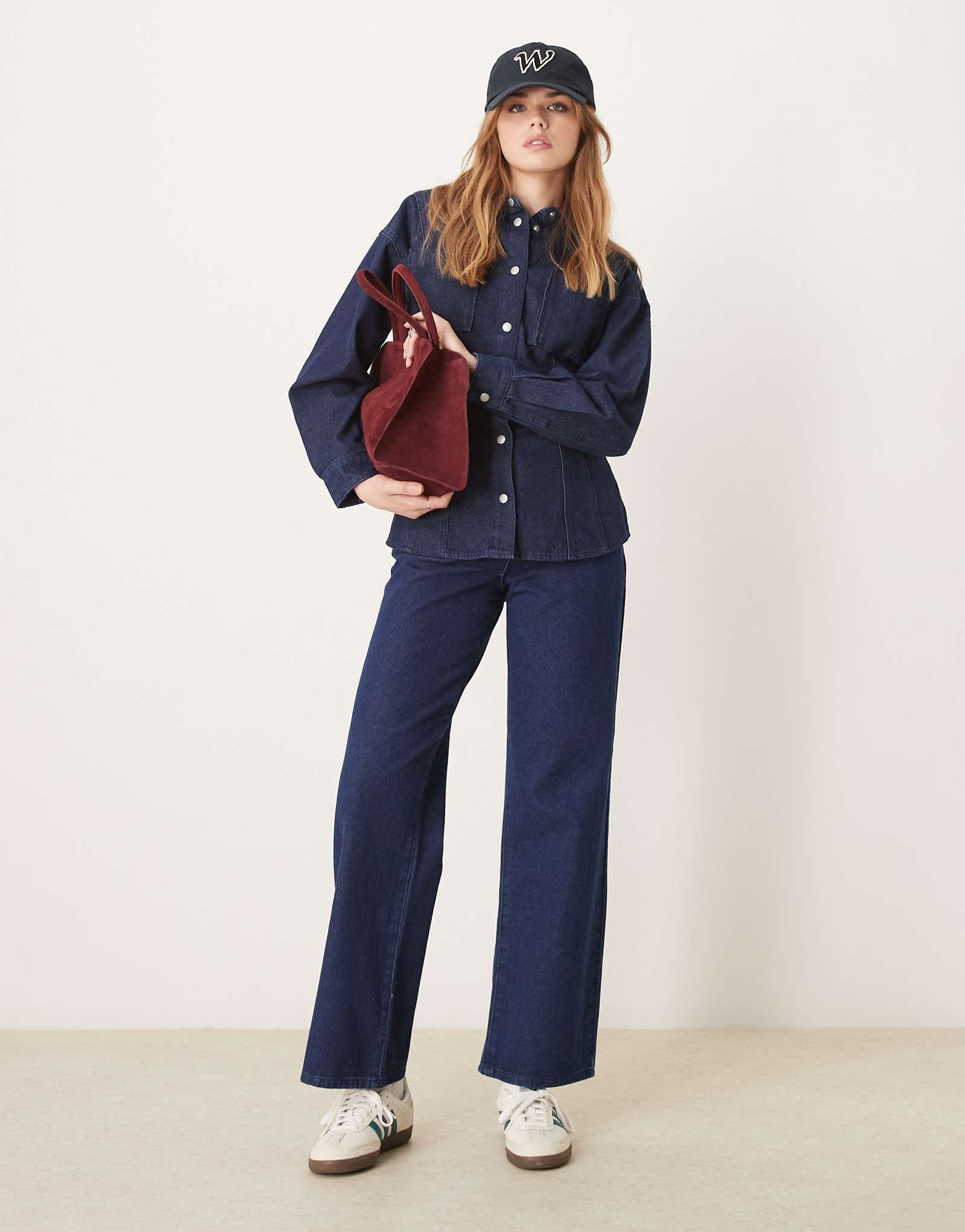 Джинсовая рубашка VILA с завышенной талией из темно-синего денима - часть комплекта 13890₽