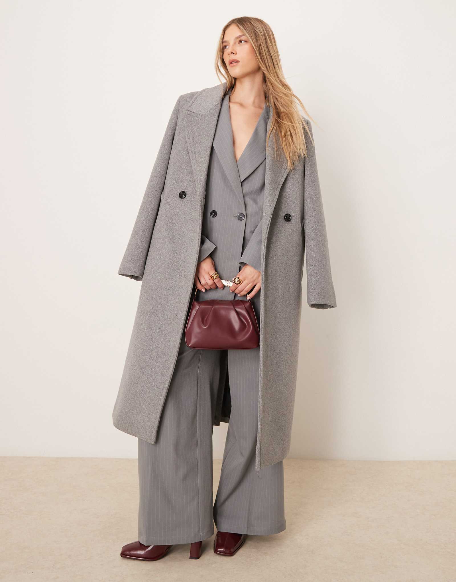 Суперширокие брюки с высокой посадкой VILA ультрасовременного серого цвета - часть комплекта 11790₽