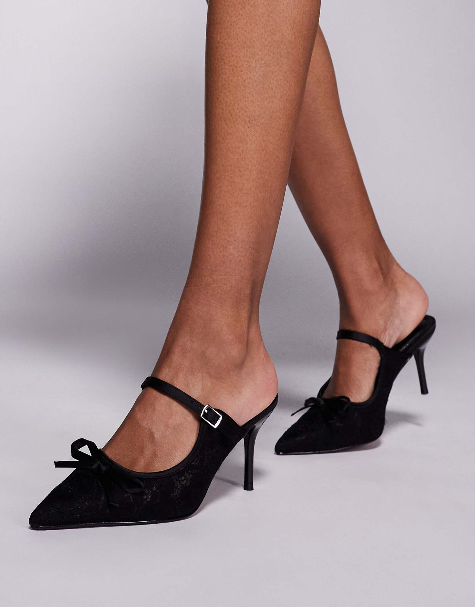 Черный кружевной каблук-мул на шнуровке River Island 5190₽