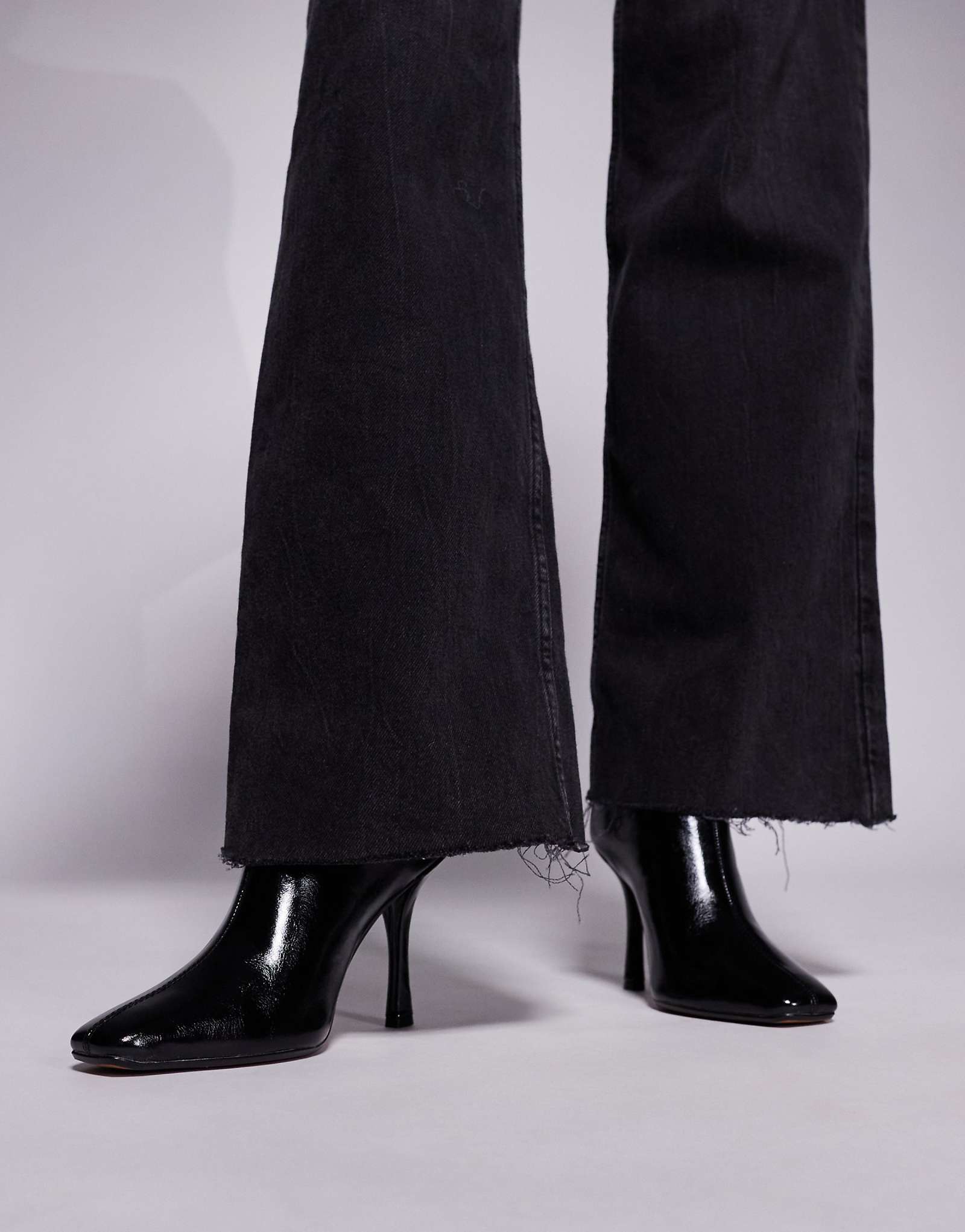 Черные сапоги на скошенном чистом каблуке от River Island 9190₽