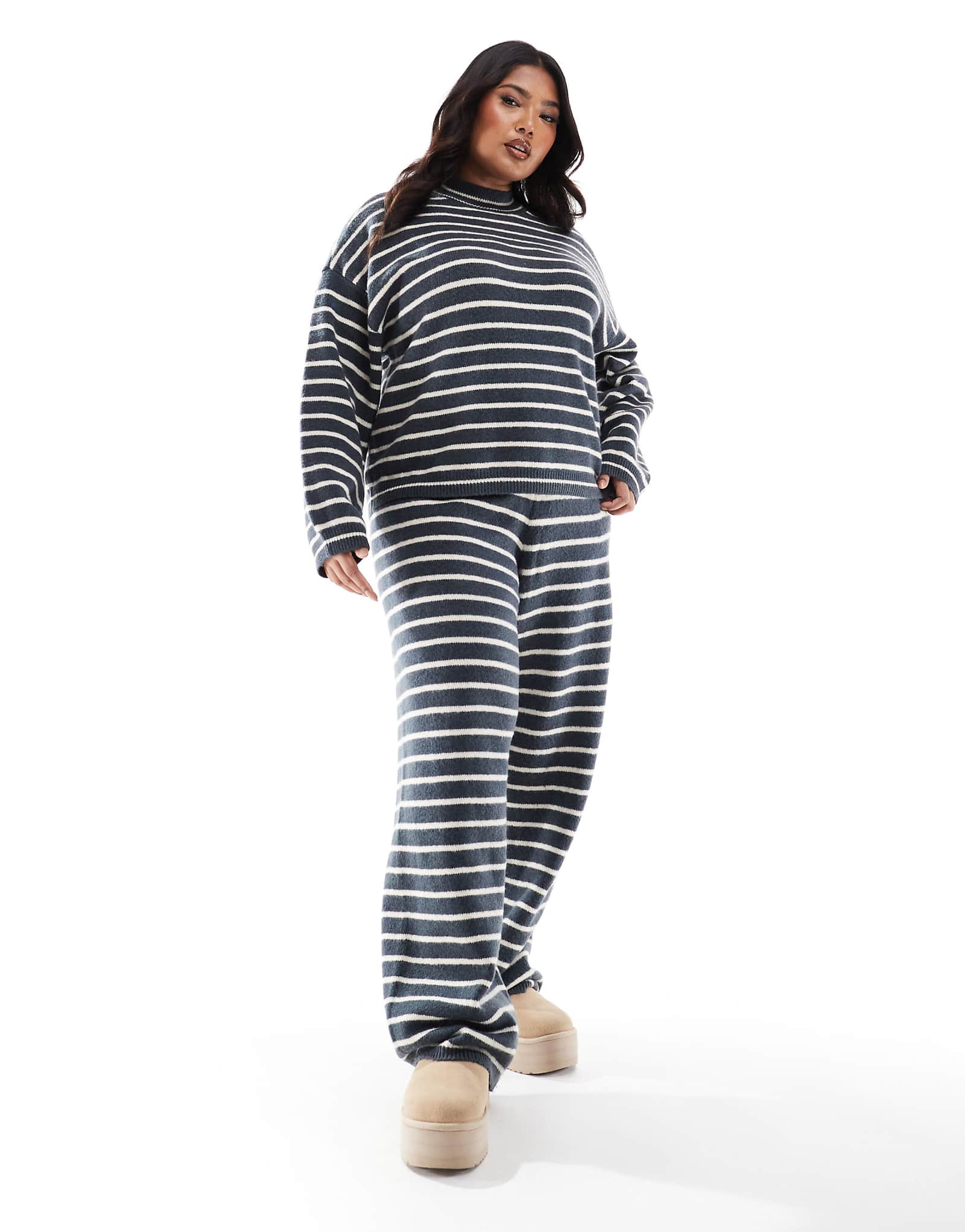 Свитер с высоким воротом Pieces Curve в серо-голубую полоску - часть комплекта 8090₽