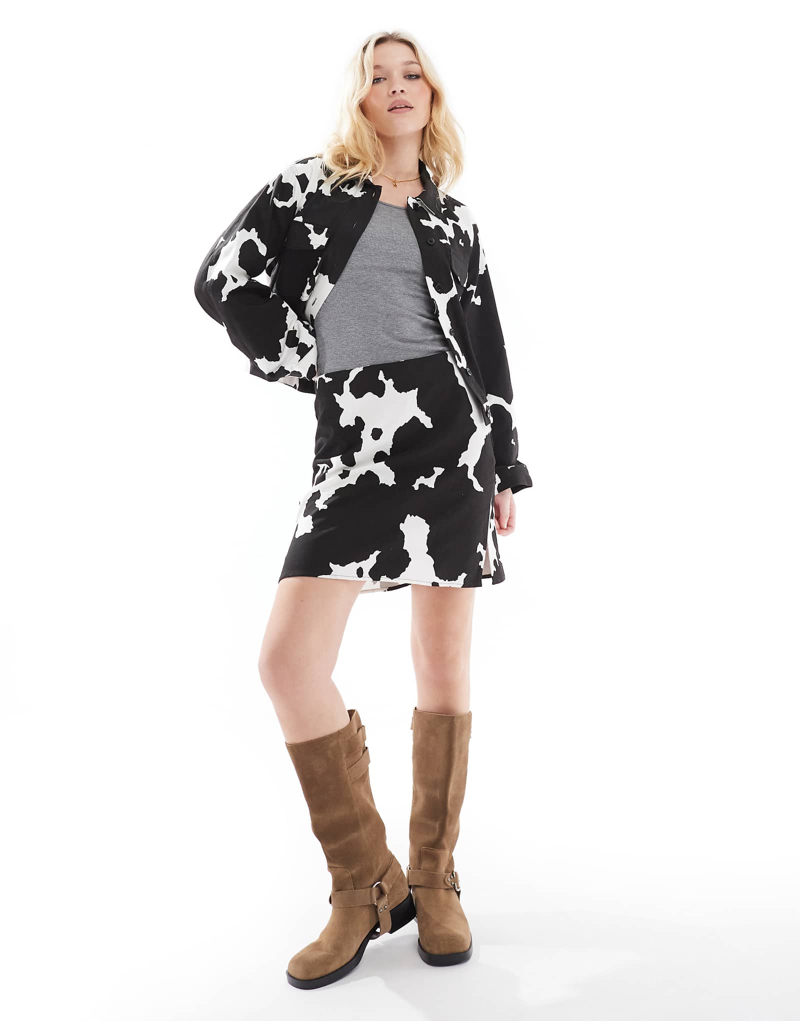 Мини-юбка из эластичного денима Object с принтом шоколадной коровы - часть комплекта 6190₽