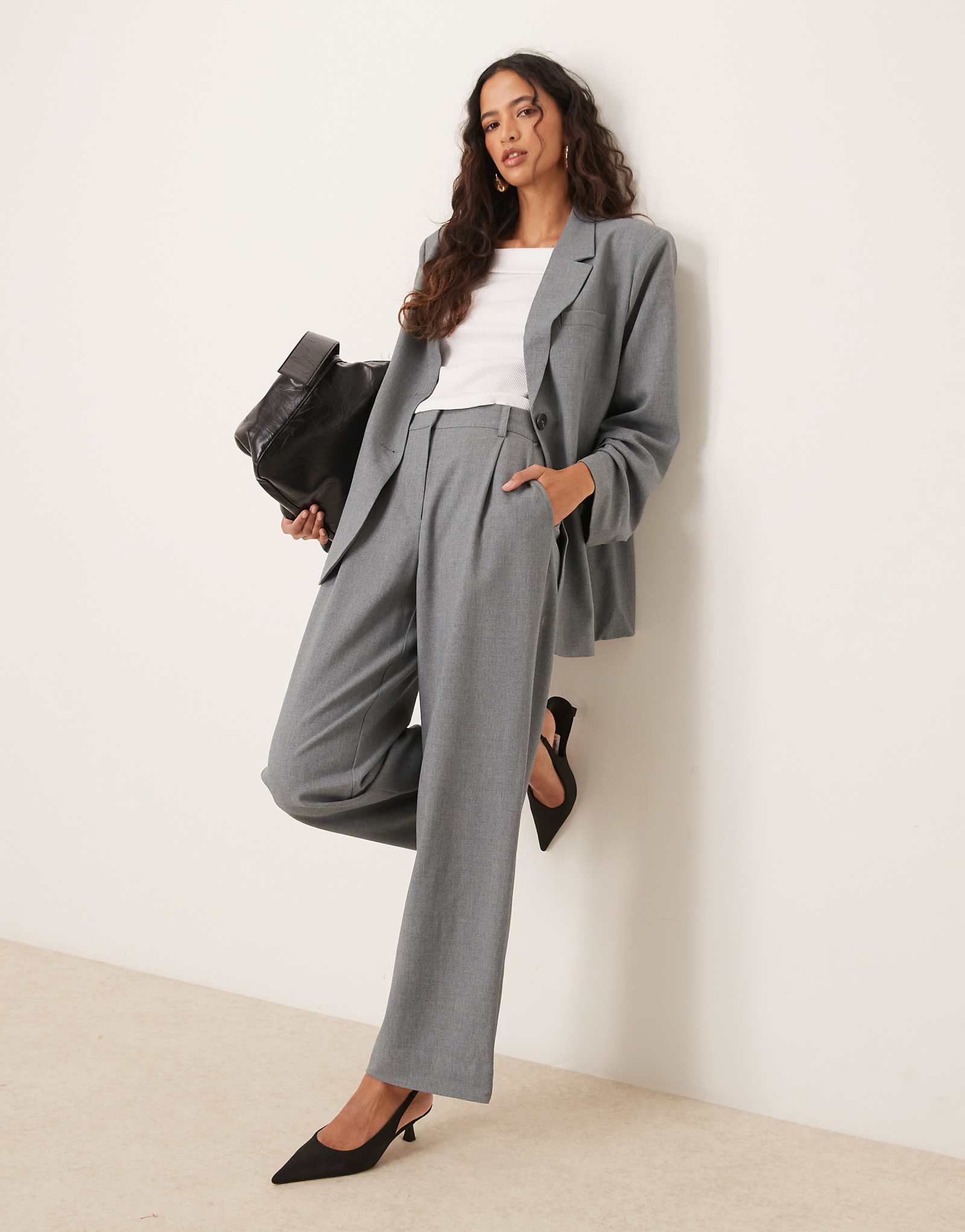 Брюки YAS dad, сшитые на заказ в меланжевом сером цвете, - часть комплекта