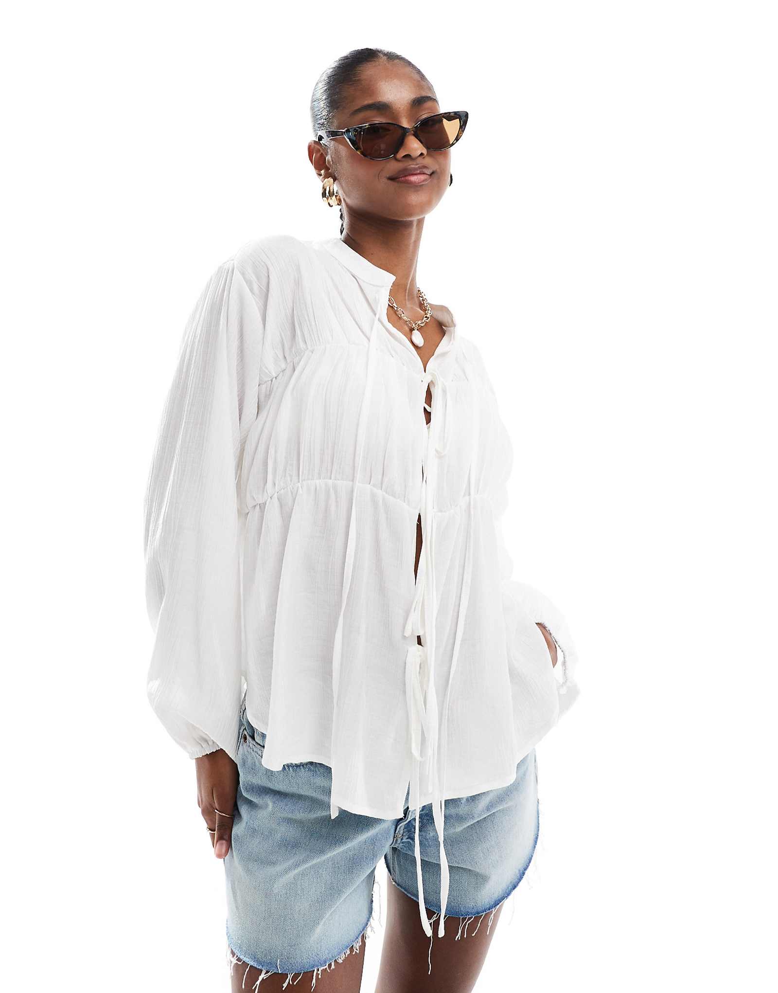 Белая блузка с поношенным галстуком спереди и длинным рукавом 4490₽