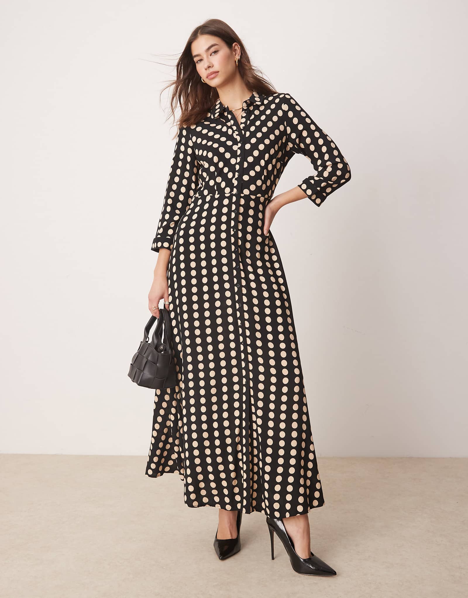 Макси-платье-рубашка YAS с монохромным принтом в горошек