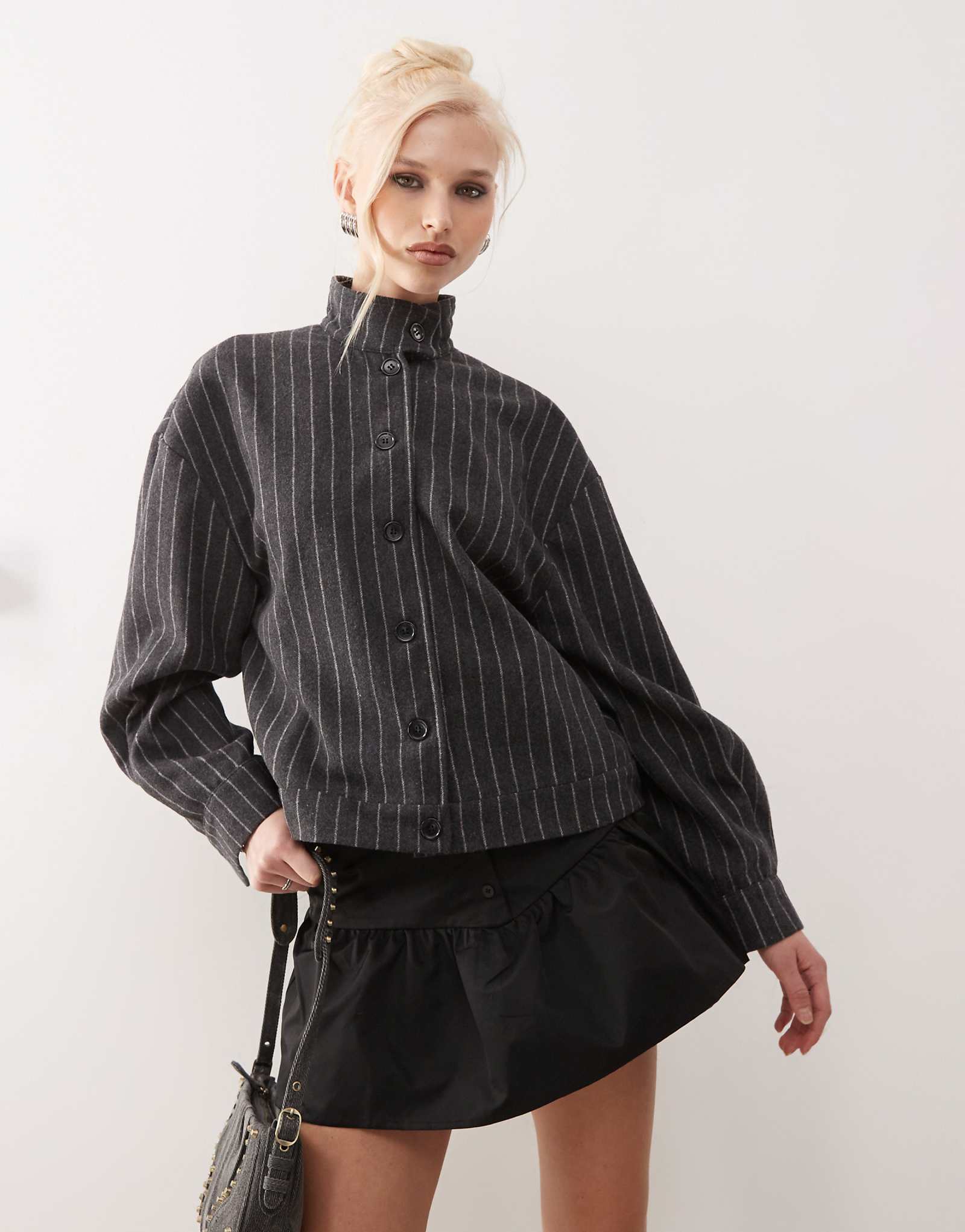 Куртка в тонкую полоску цвета древесного угля Motel Lastika 22090₽