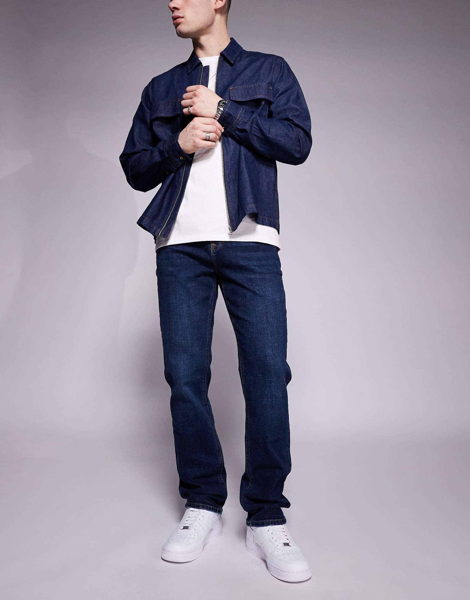 Джинсы прямого кроя River Island темно-синего цвета 12290₽