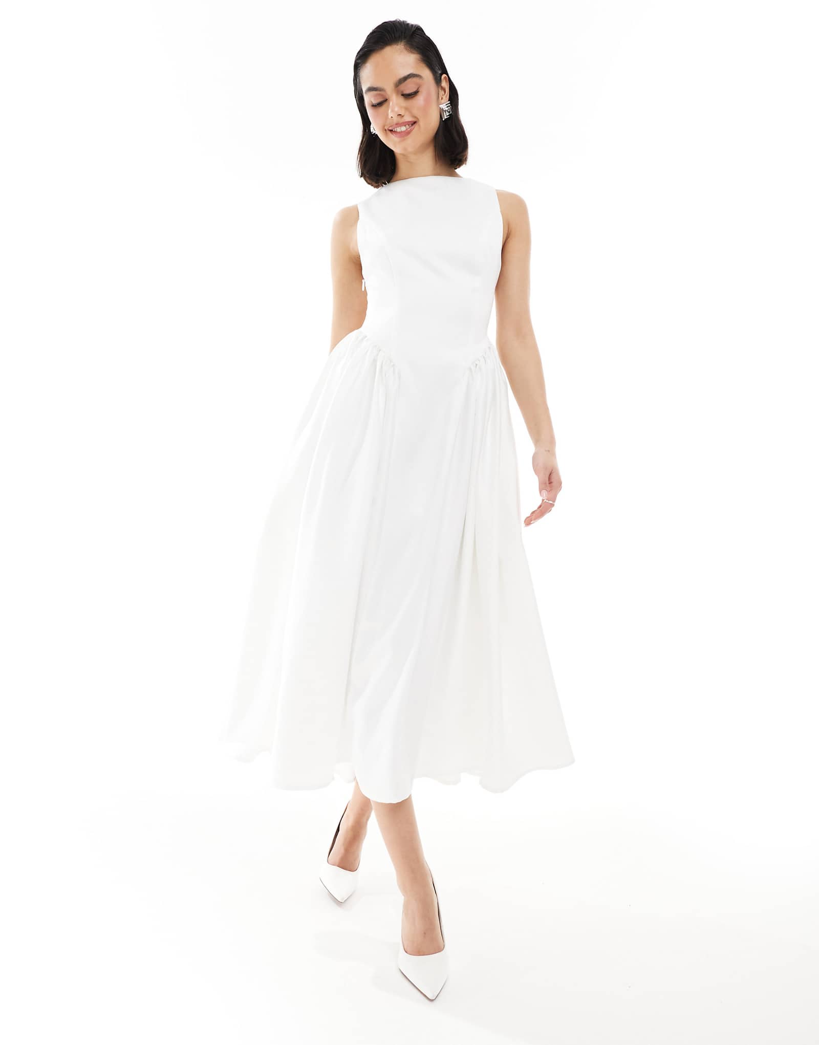 Шестиэтажное свадебное платье макси с заниженной талией и бантом на спине цвета слоновой кости