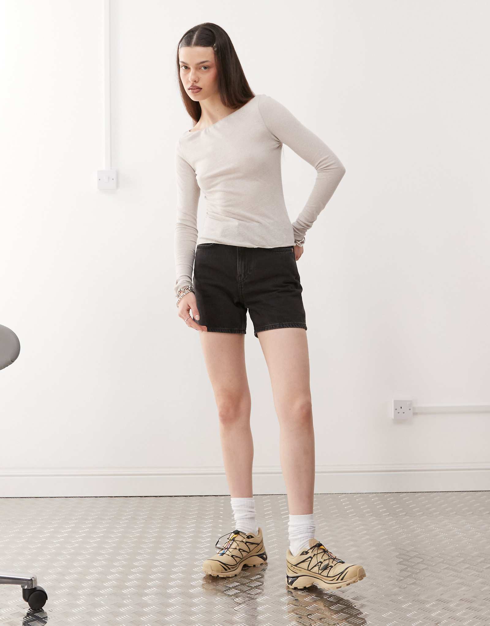 Джинсовые шорты с высокой посадкой Weekday Eya черного цвета эксклюзивно для ASOS 4190₽