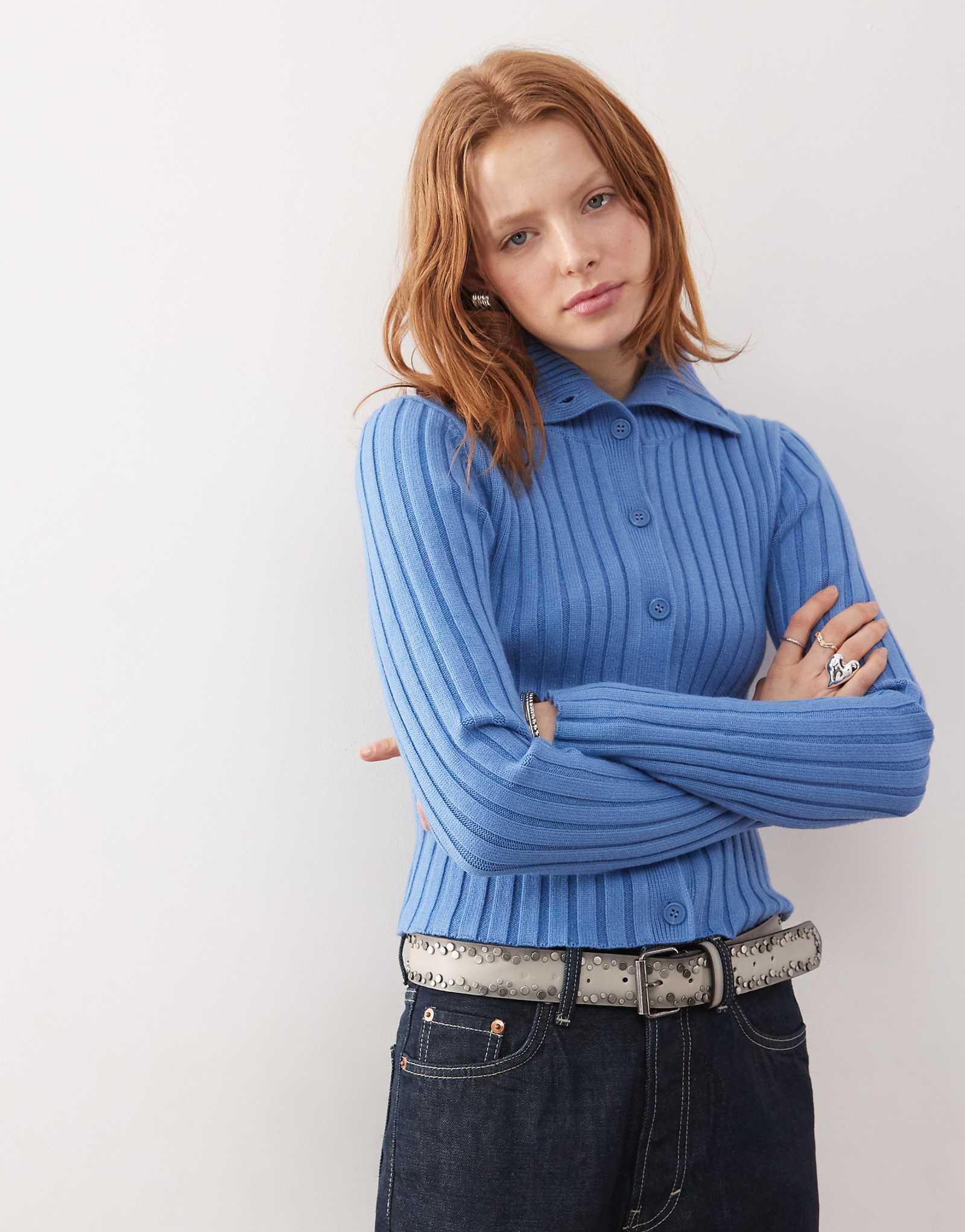 Кардиган из плотной трикотажной ткани в рубчик Weekday Jackie с высоким воротом синего цвета