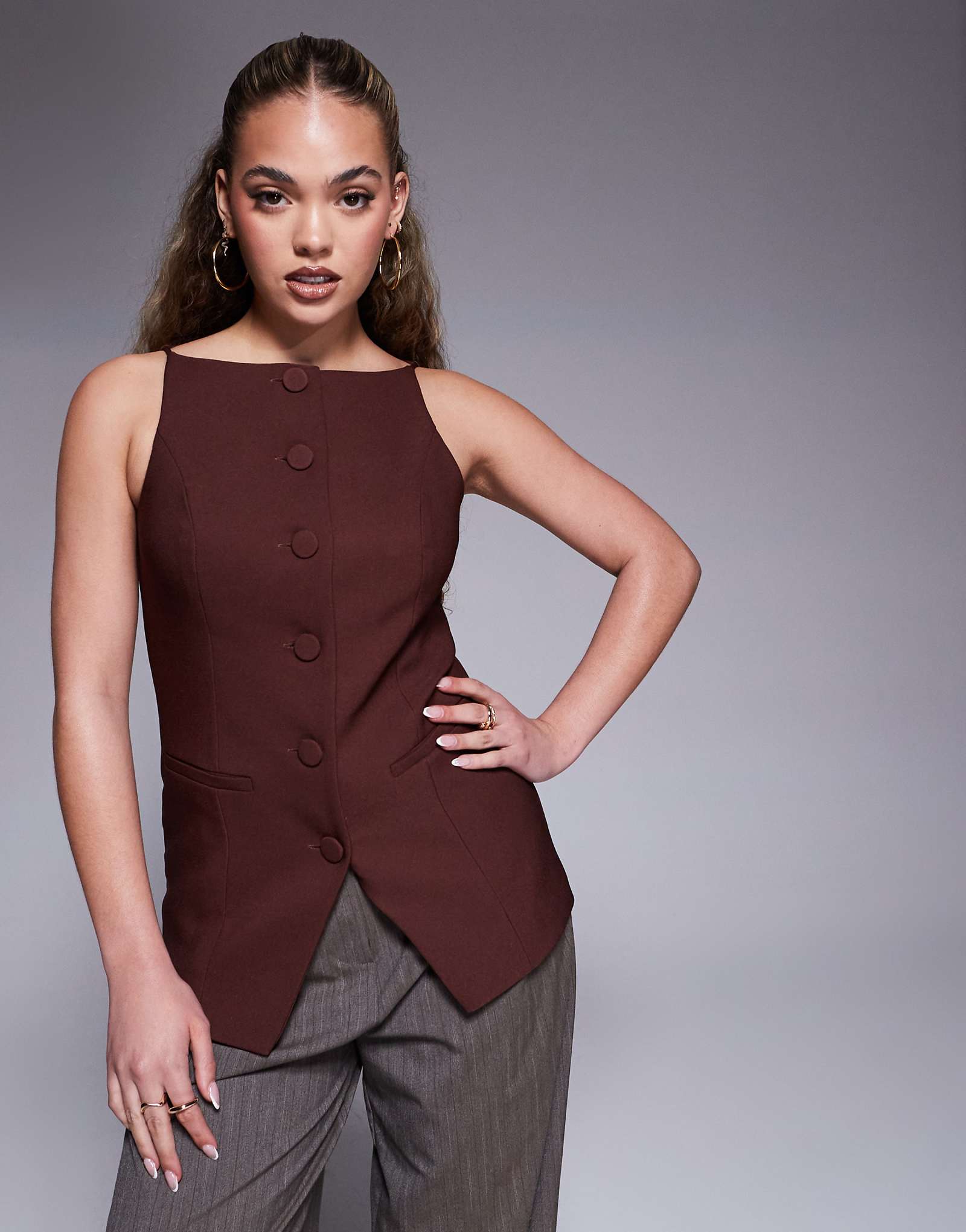 Жилет на бретельках с квадратным вырезом River Island коричневого цвета 6090₽