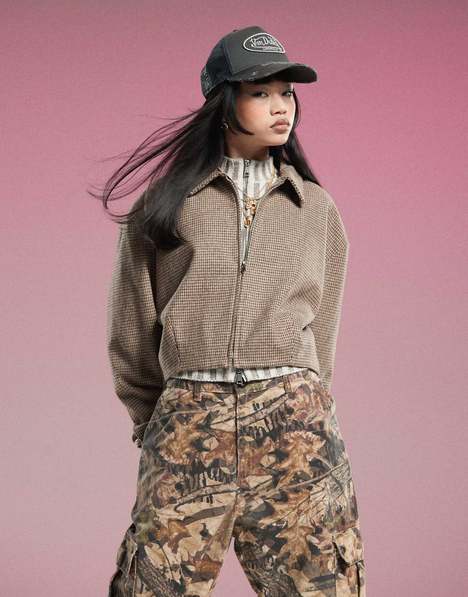 Укороченная клетчатая куртка-бомбер Motel carlo коричневого цвета 20590₽