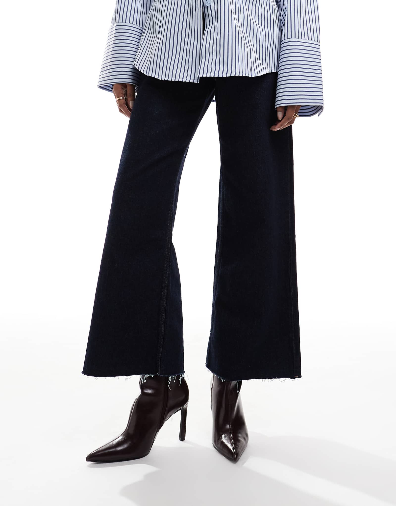 Сапоги на каблуке с острым носком Pull-Bear темно-бордового цвета 10290₽