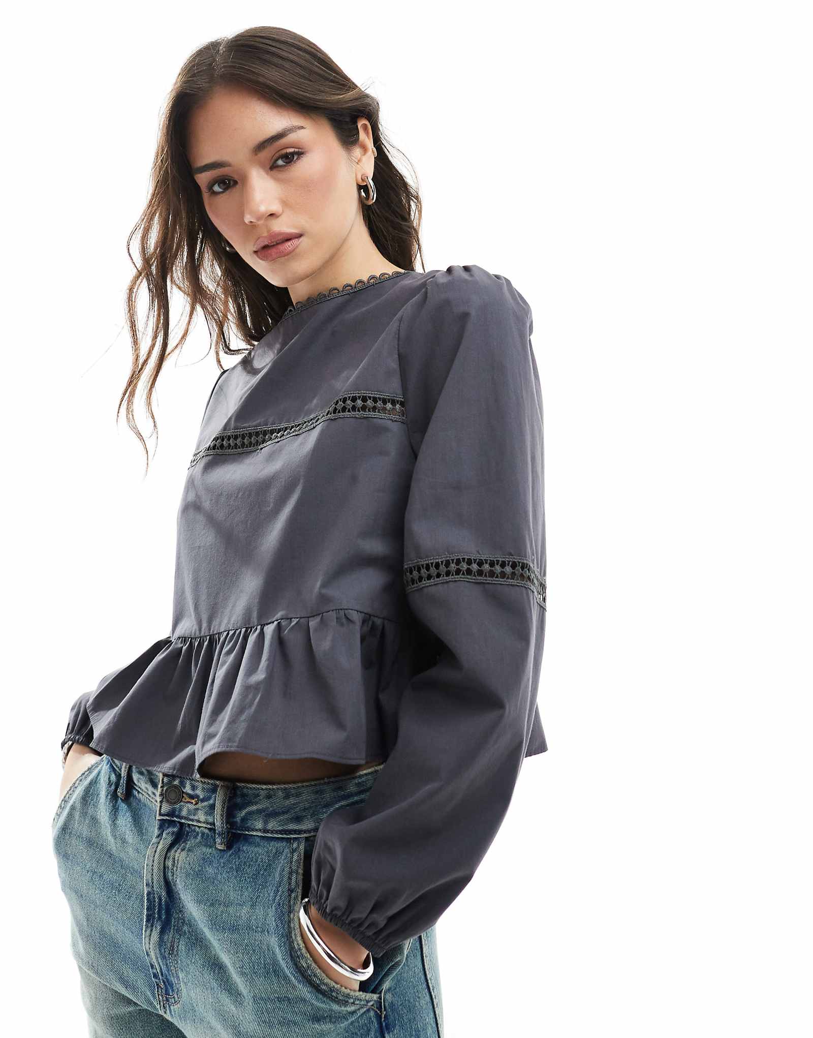 Блузка с кружевной отделкой ASOS DESIGN черного цвета 3090₽