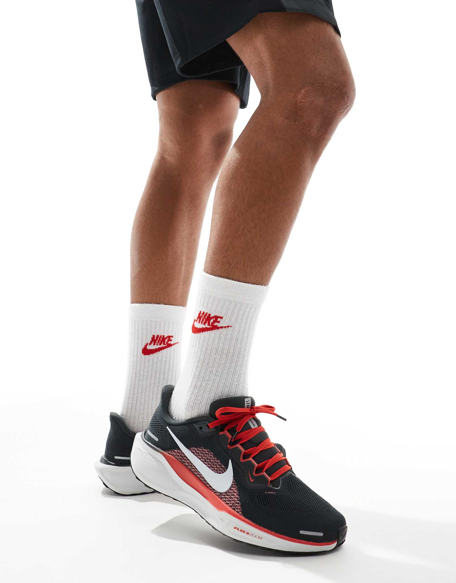 Кроссовки Nike Running Air Zoom Pegasus 41 темно-серого и красного цветов 14290₽