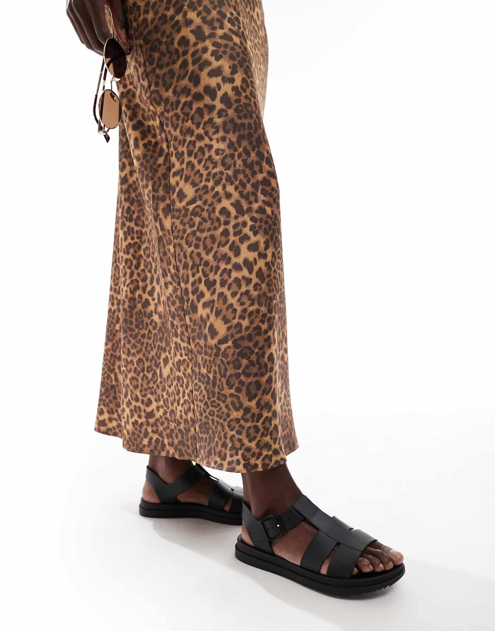 Сандалии с ремешками London Rebel Hattie черного цвета 3390₽