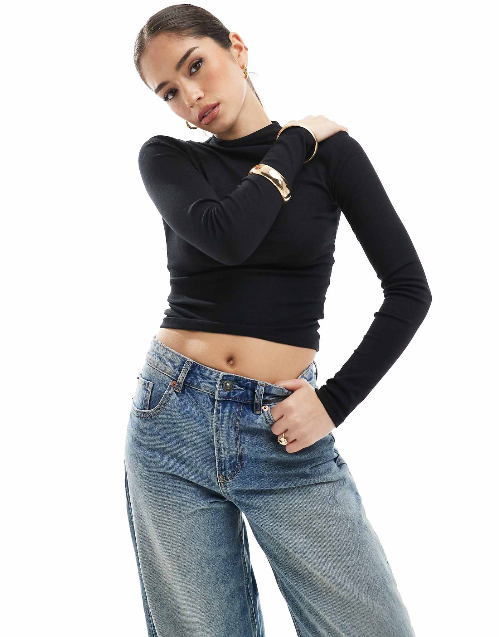 Футболка с высоким воротом и длинным рукавом Pull-Bear черного цвета 2290₽