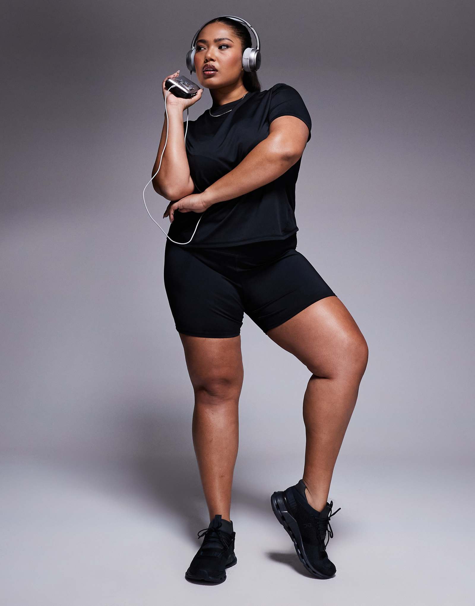 Шорты-леггинсы ASOS 4505 Curve Icon 5 дюймов быстросохнущие с карманом для телефона на молнии в черном цвете 5090₽