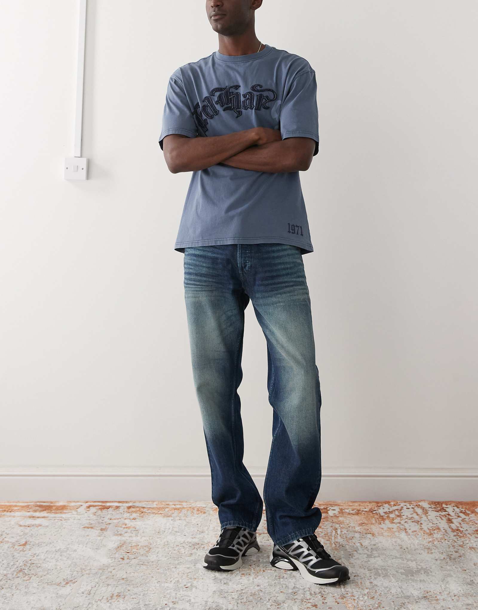 Джинсы с прямыми штанинами Weekday Klean в винтажном синем цвете 7090₽