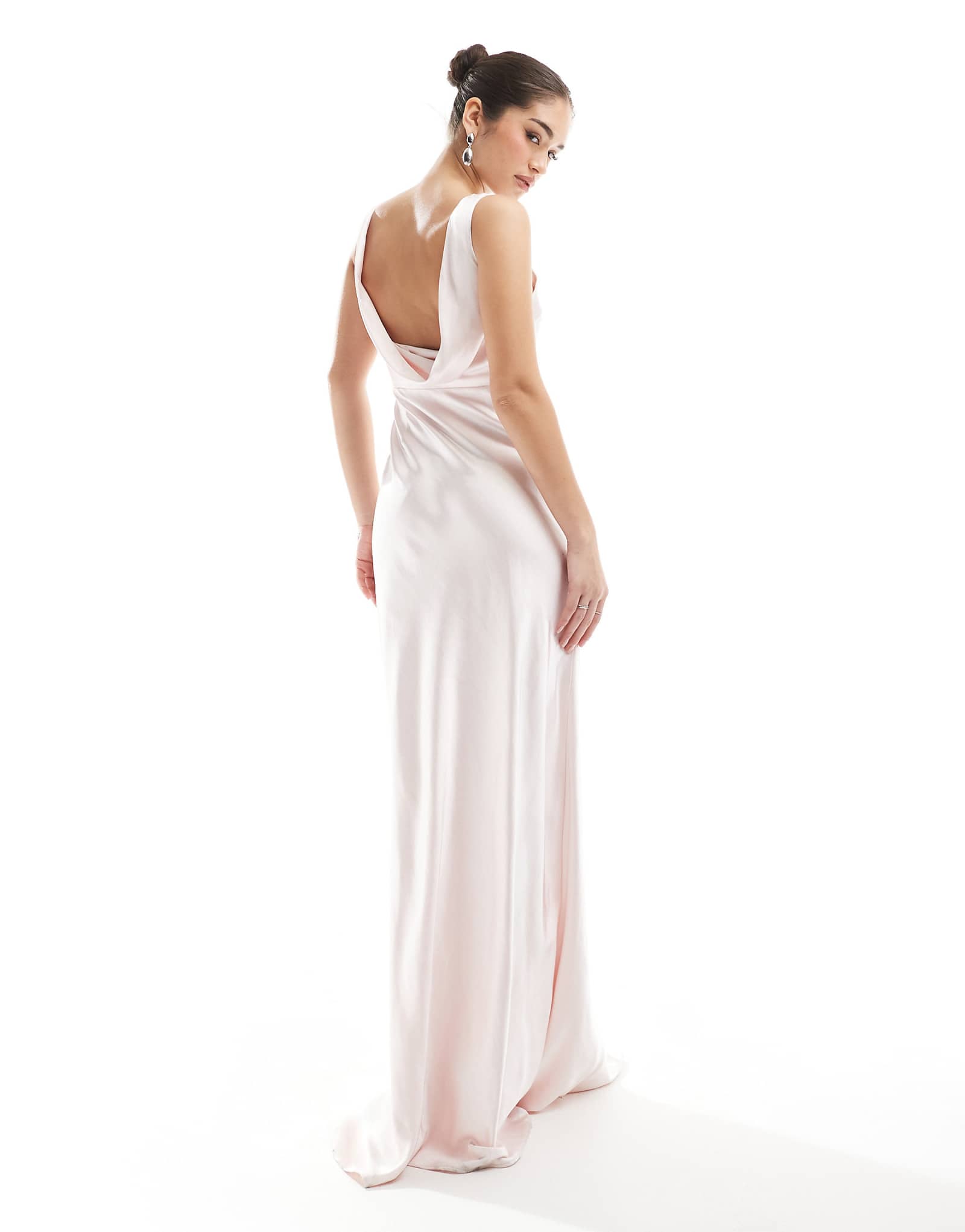 Атласное макси-платье Six Stories Bridesmaid с капюшоном на спине пудрово-розового цвета
