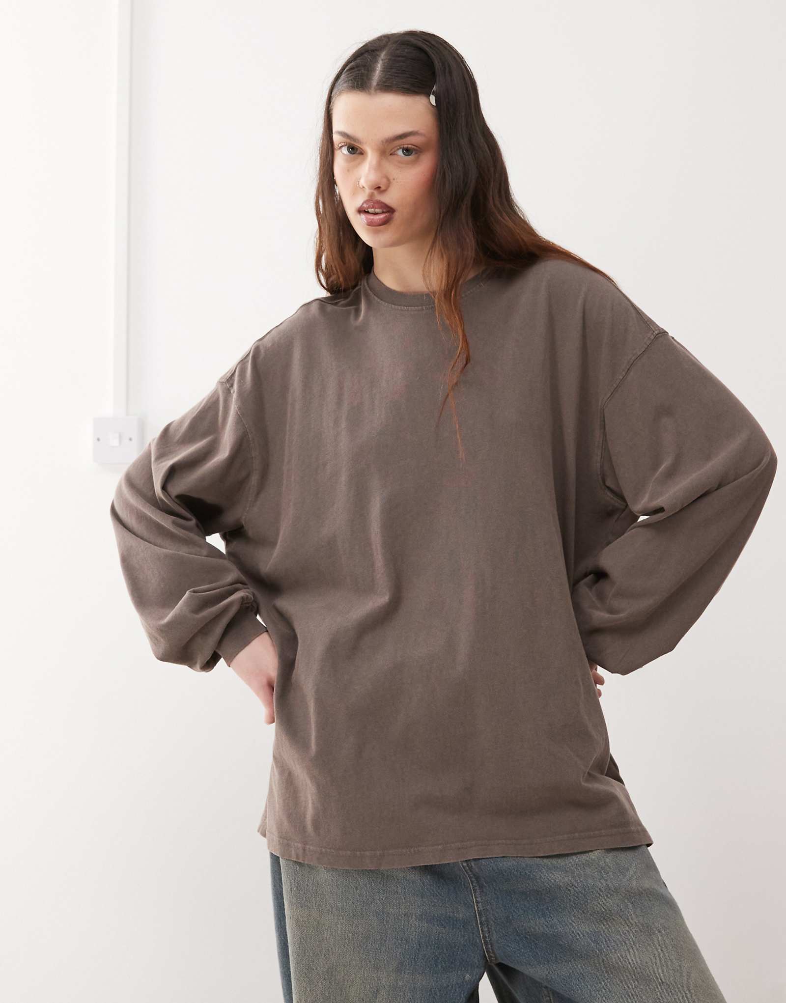 Футболка с длинным рукавом Weekday Lindy super oversize из моли 5990₽