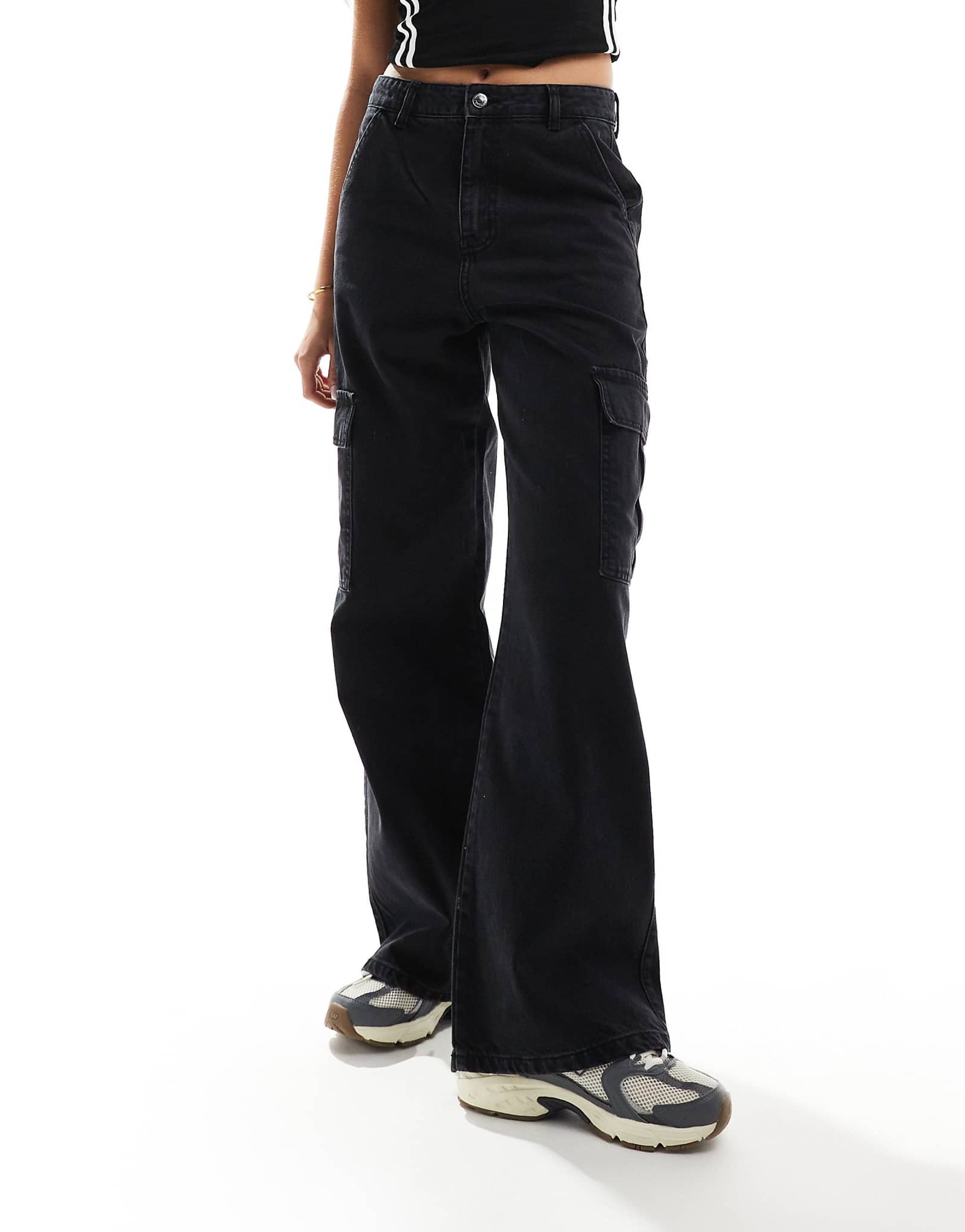 Джинсы-карго с прямыми штанинами DTT Dom черного цвета стиранные 7490₽