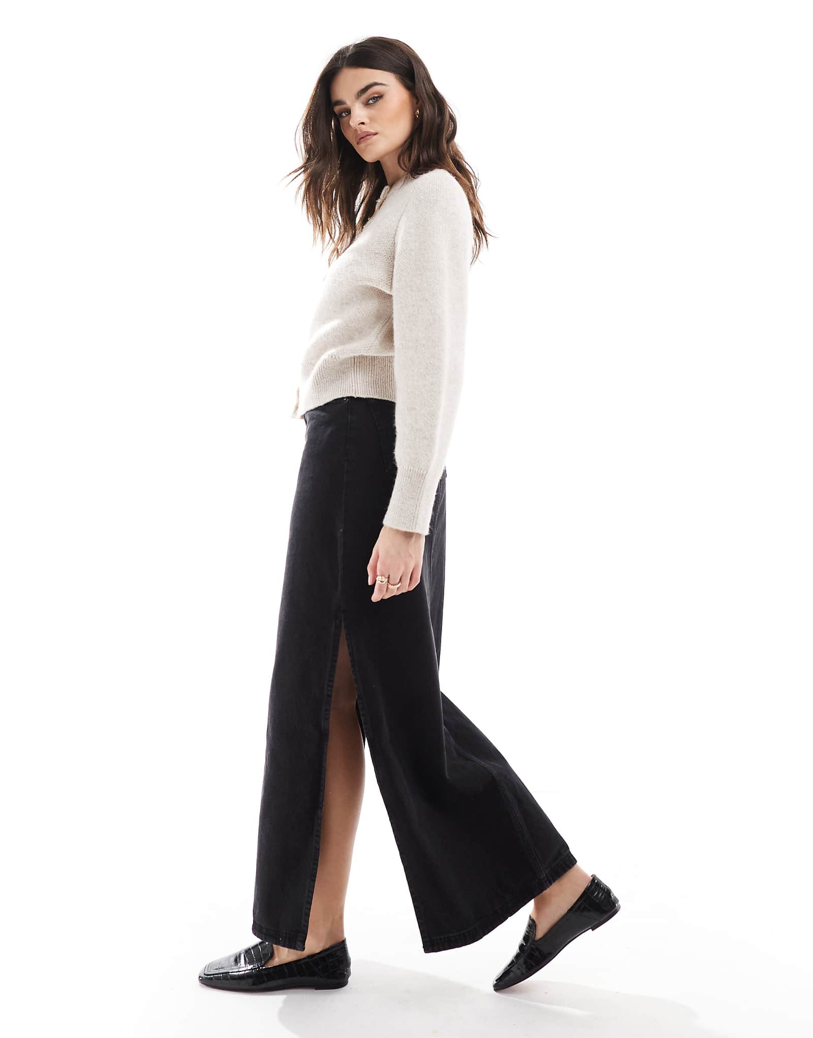 Джинсовая макси-юбка DTT черного цвета с разрезом по бокам 2890₽