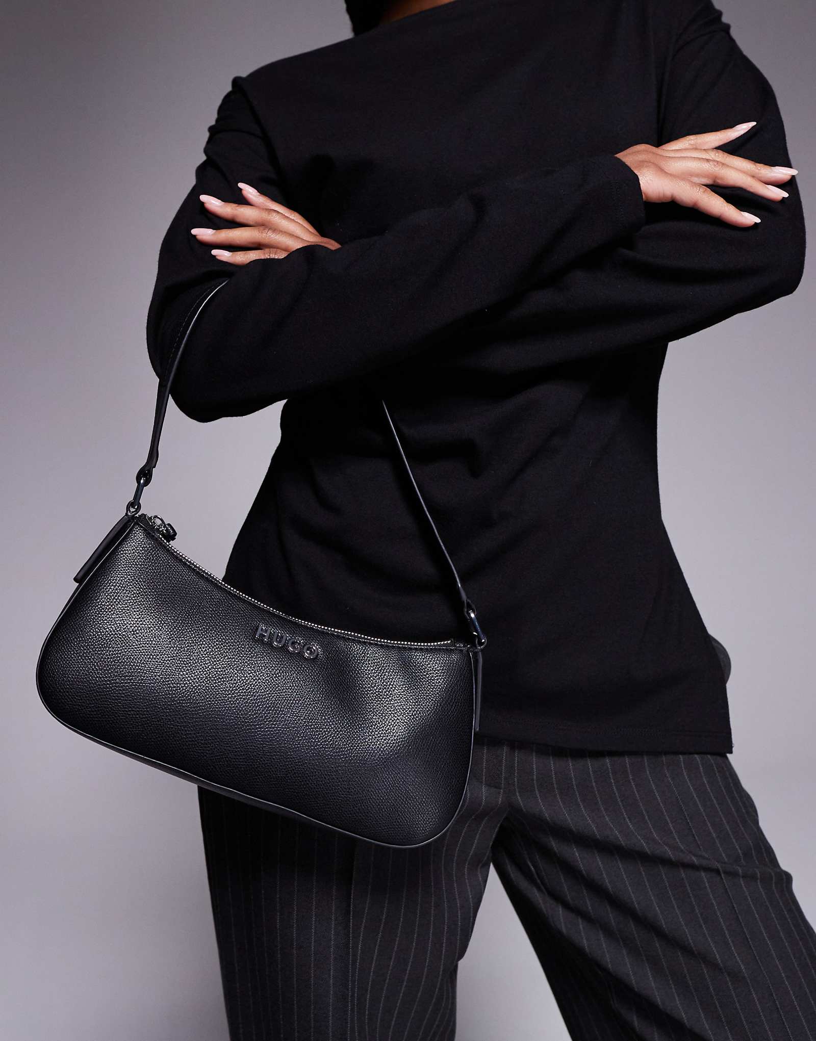 Сумка через плечо HUGO Red Chris черного цвета 18790₽