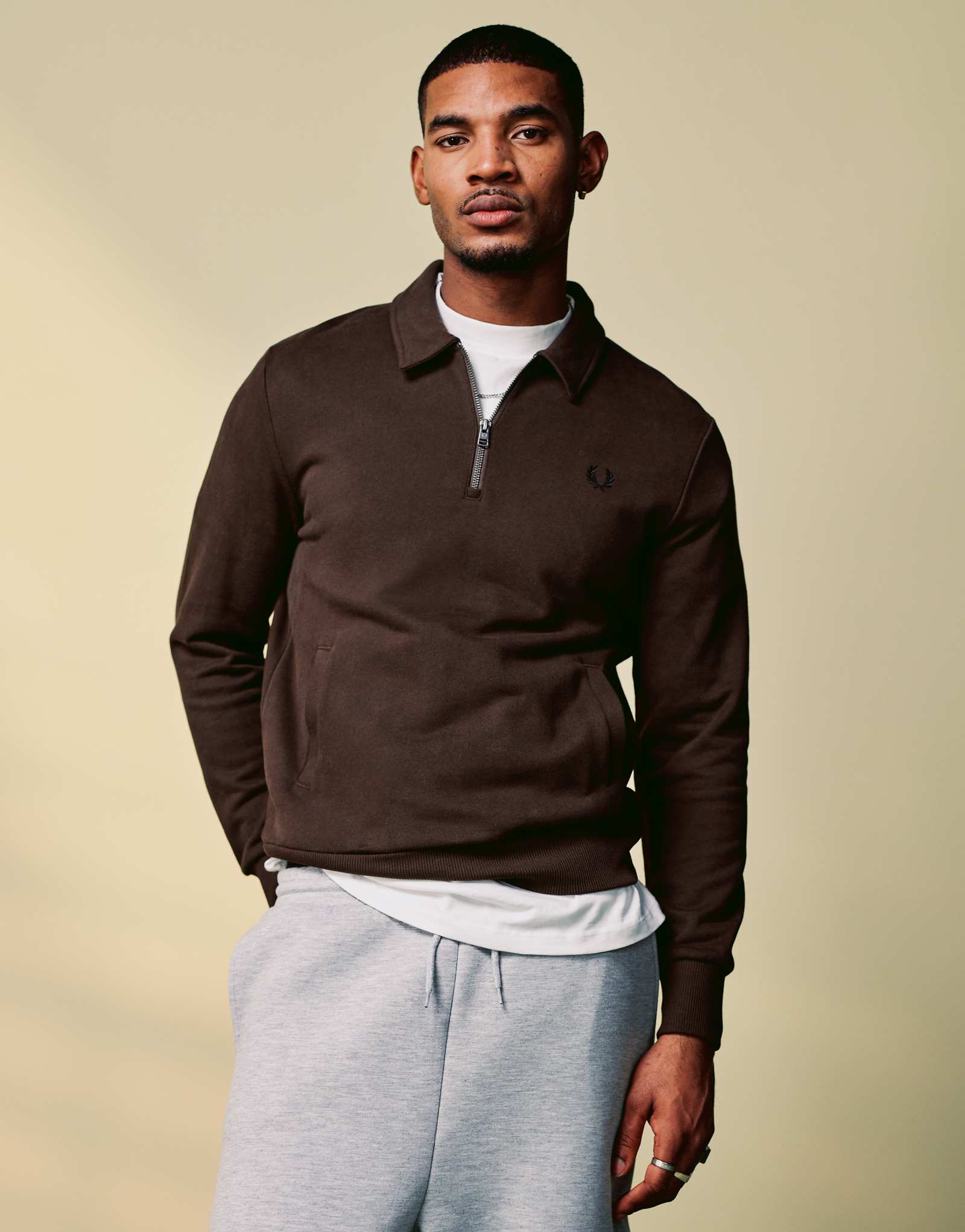 Темно-коричневая толстовка Fred Perry на молнии с воротником-стойкой