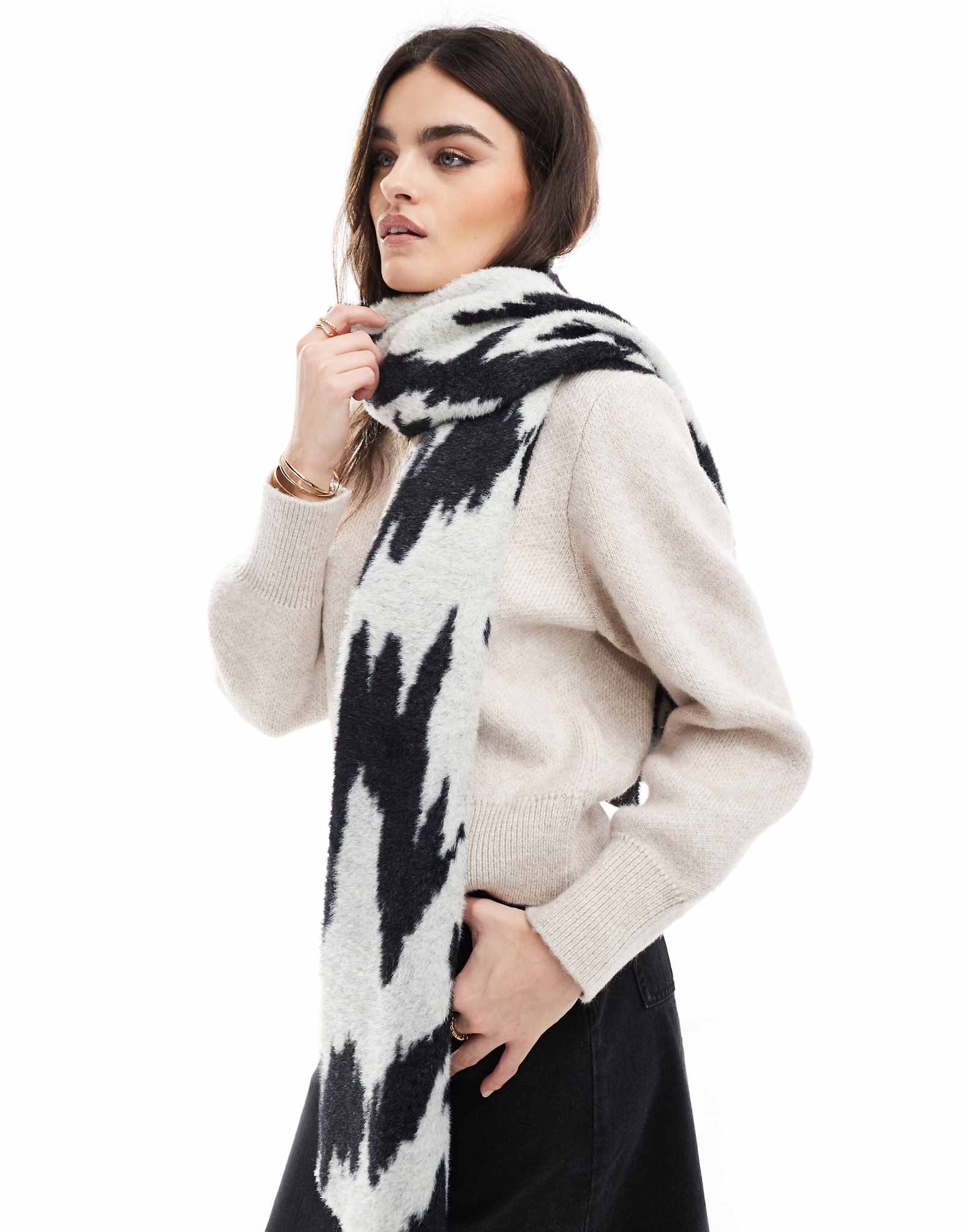 Черно-белый шарф с размытым принтом Fred Perry x Amy Winehouse 16590₽