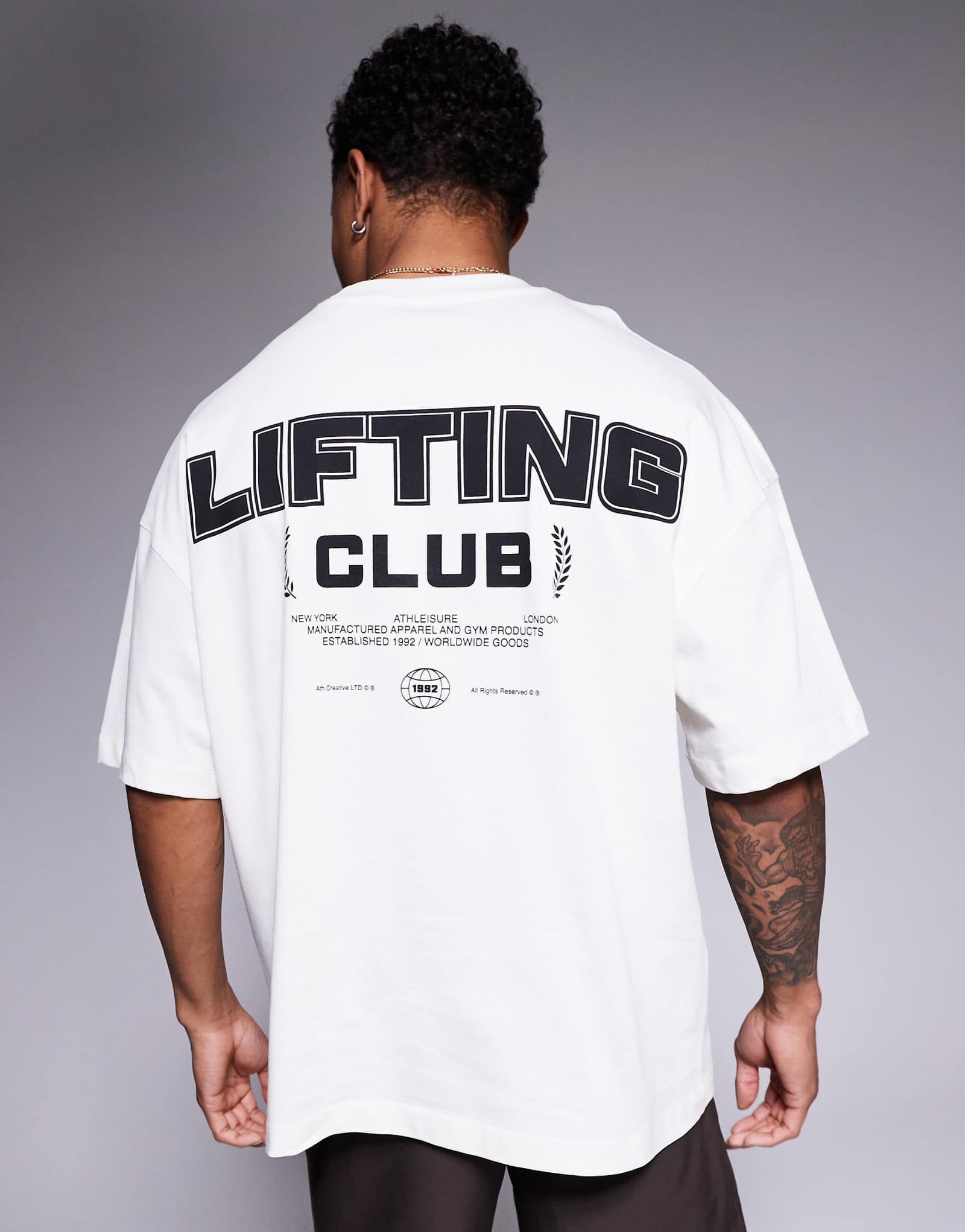 4505 облегающая хлопковая футболка из плотного хлопка с принтом сзади быстро сохнущая темно-белого цвета 5690₽