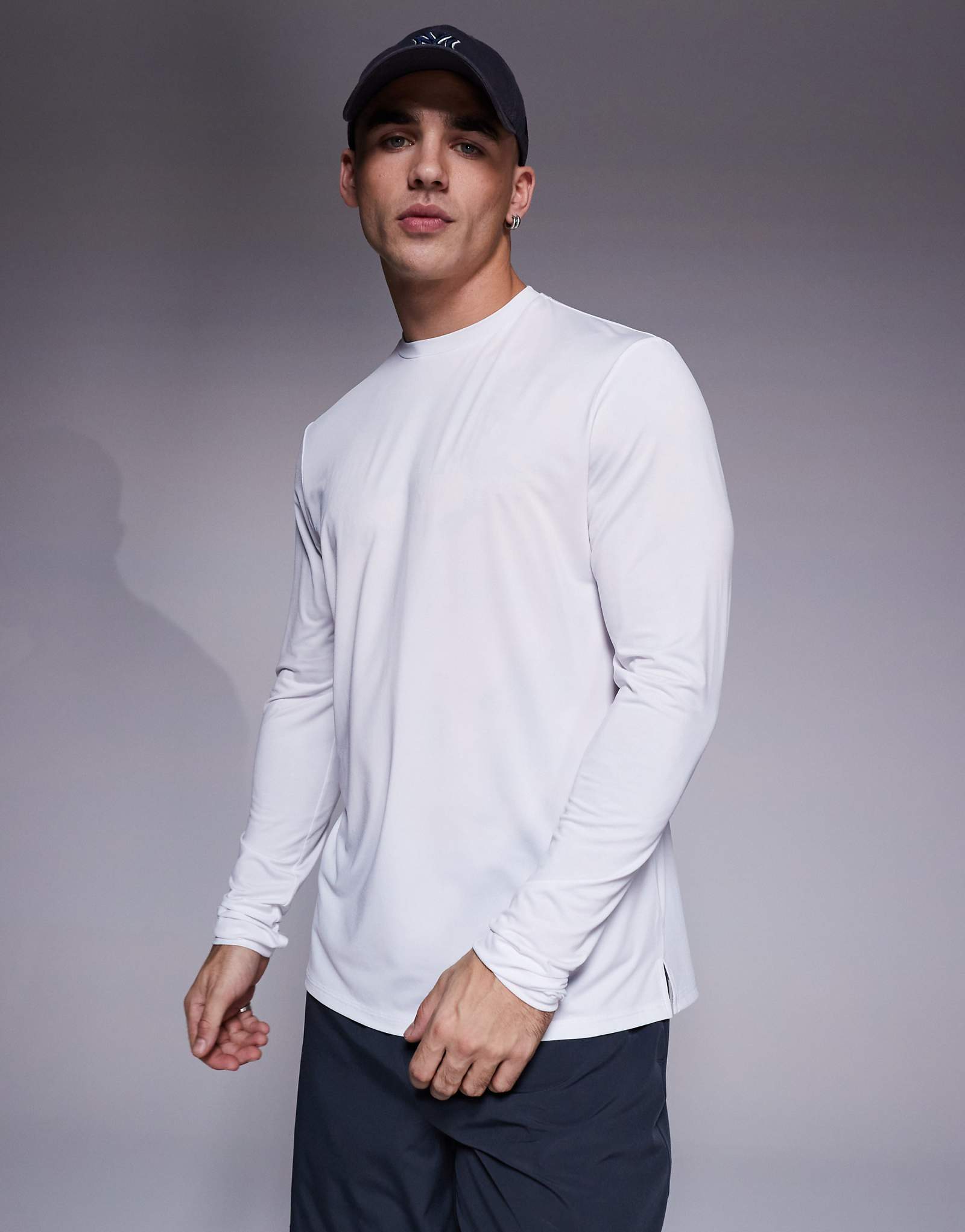 4505 быстросохнущая футболка для бега с длинным рукавом обычного кроя белого цвета 4790₽