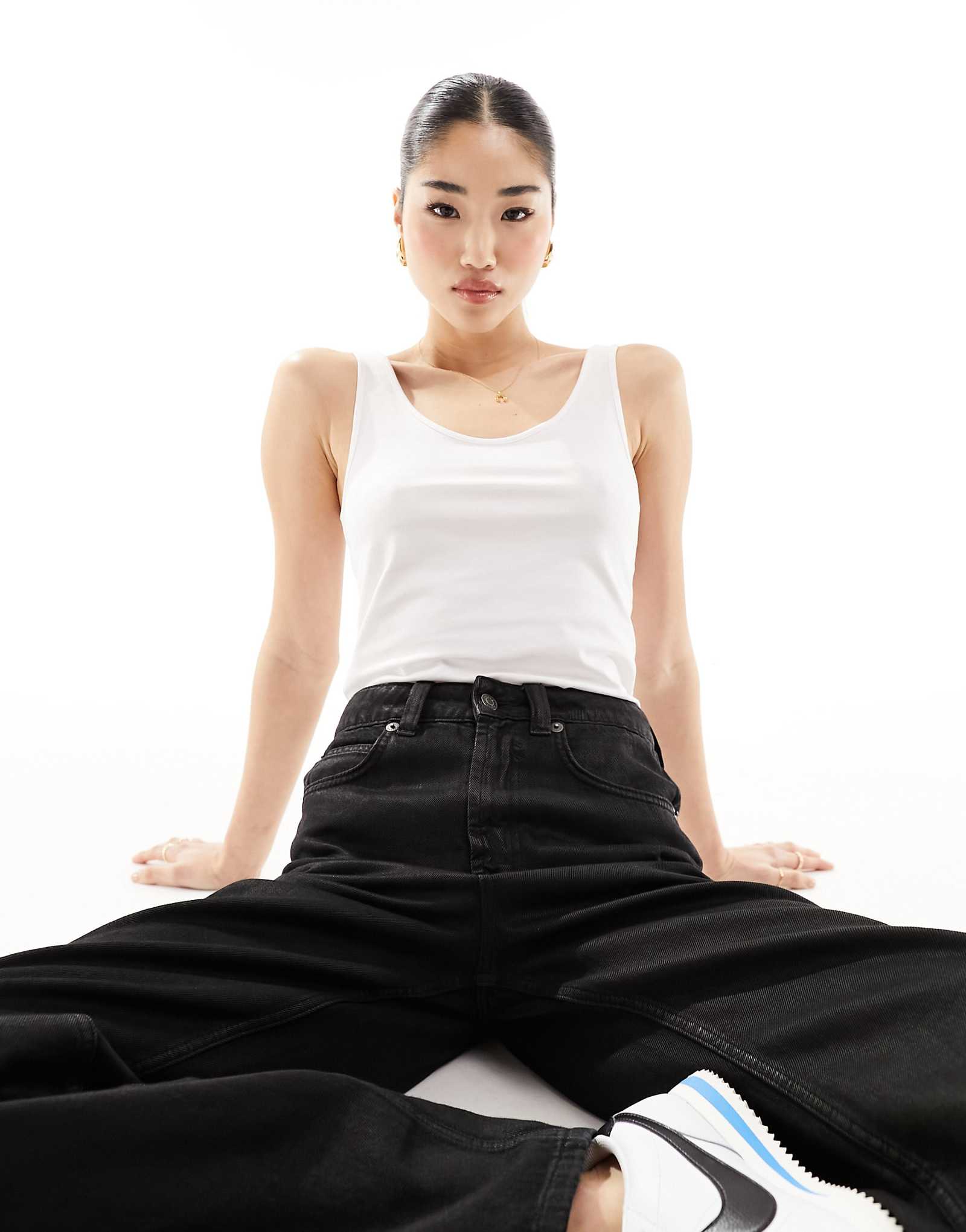 Мягкая удлиненная майка Vero Moda белого цвета 4790₽