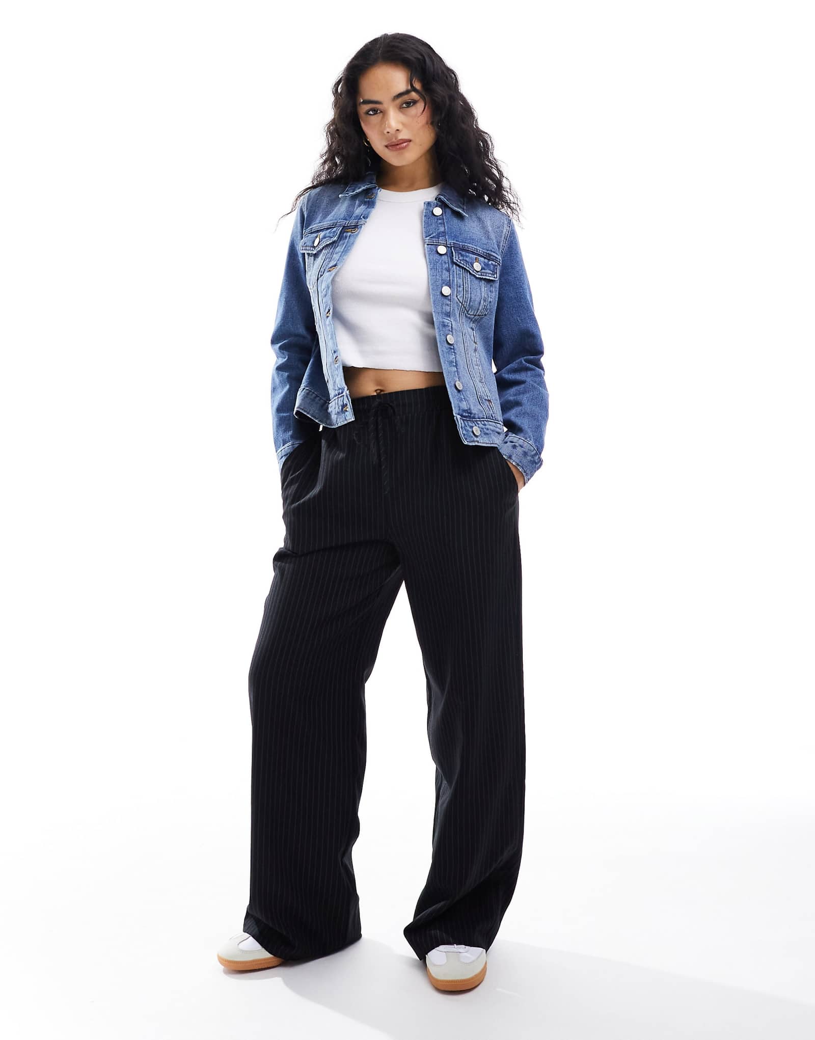 Джинсовая куртка Vero Moda средне-синего цвета выстиранная 14690₽