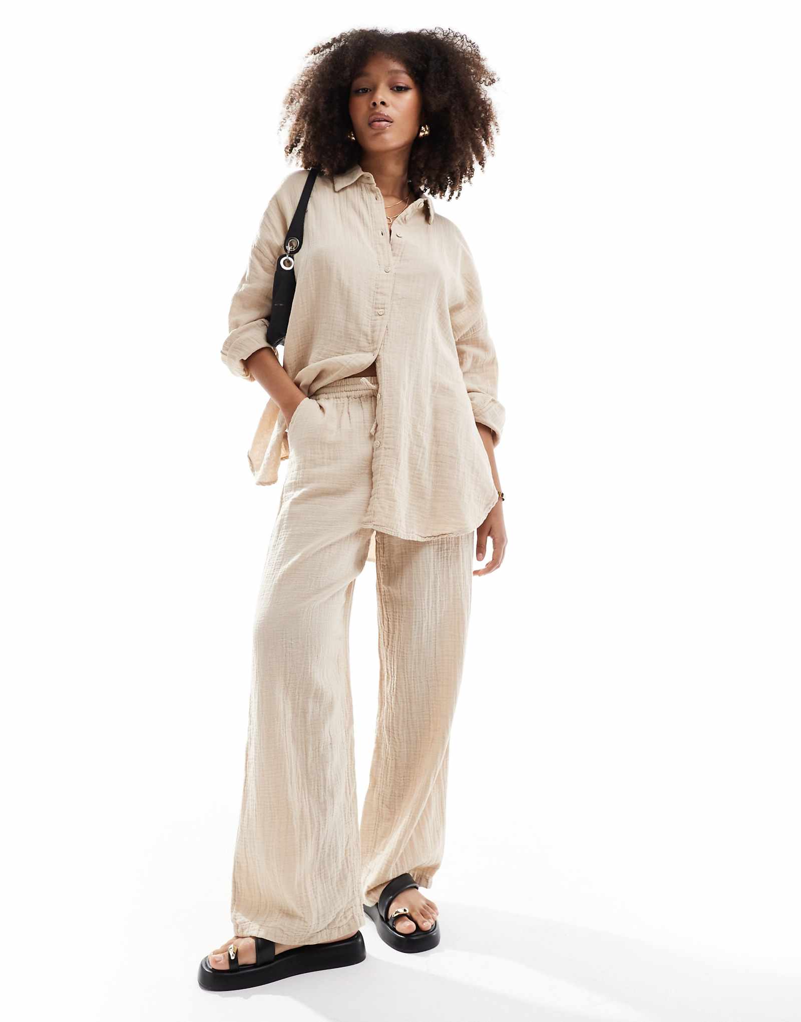 ТОЛЬКО широкие брюки из марли бежевого цвета - часть комплекта 12590₽