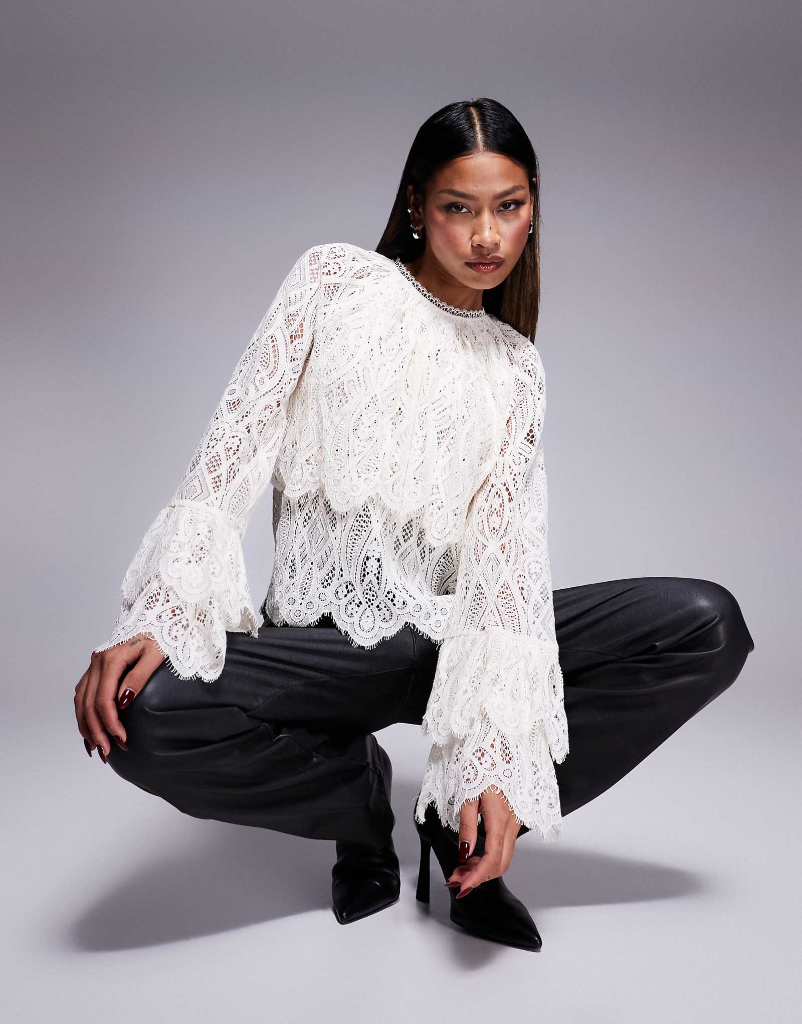 Кружевная блузка Ривер Айленд кремового цвета 13590₽