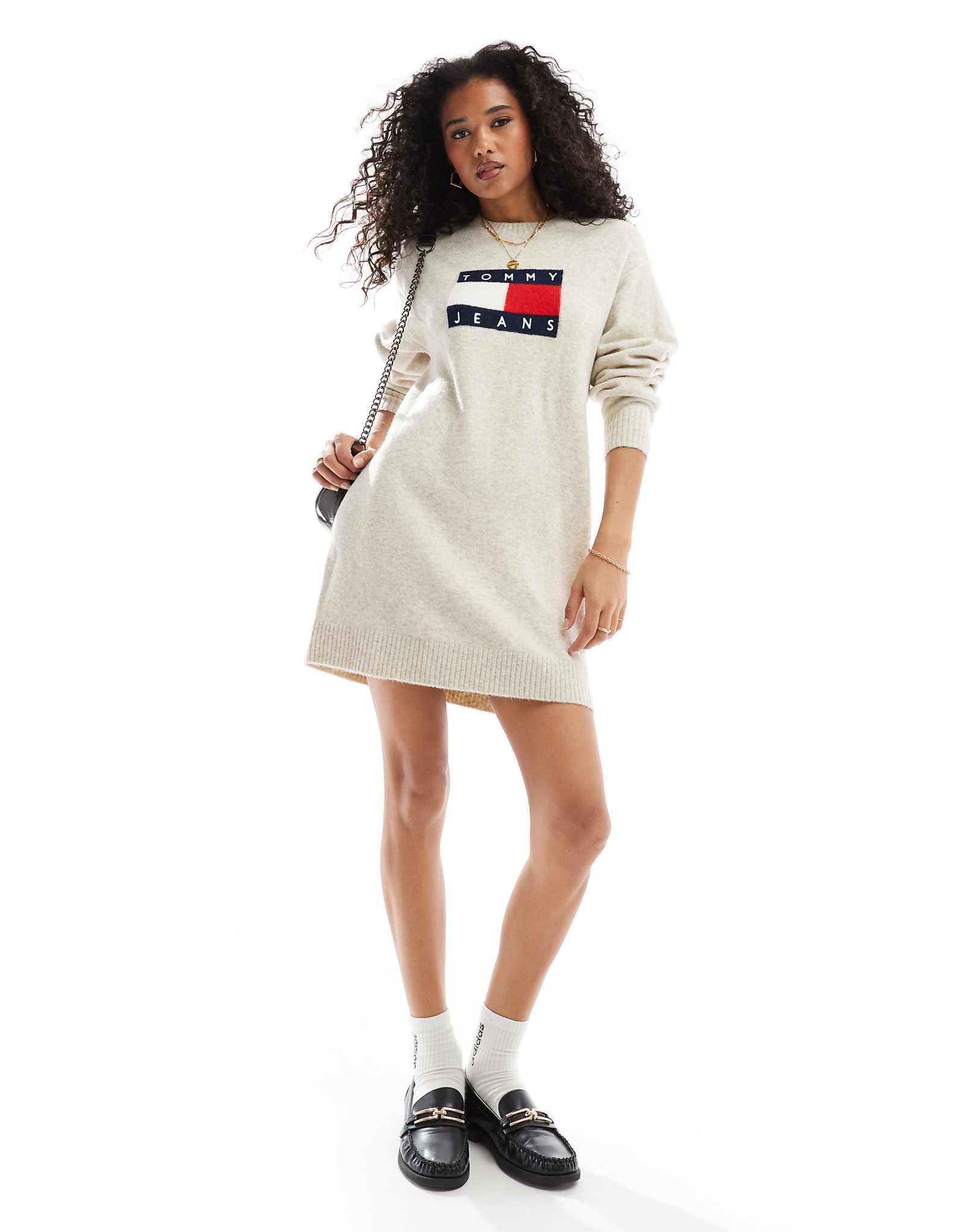Платье-свитер Tommy Jeans flag из белоснежного меланжа 22790₽