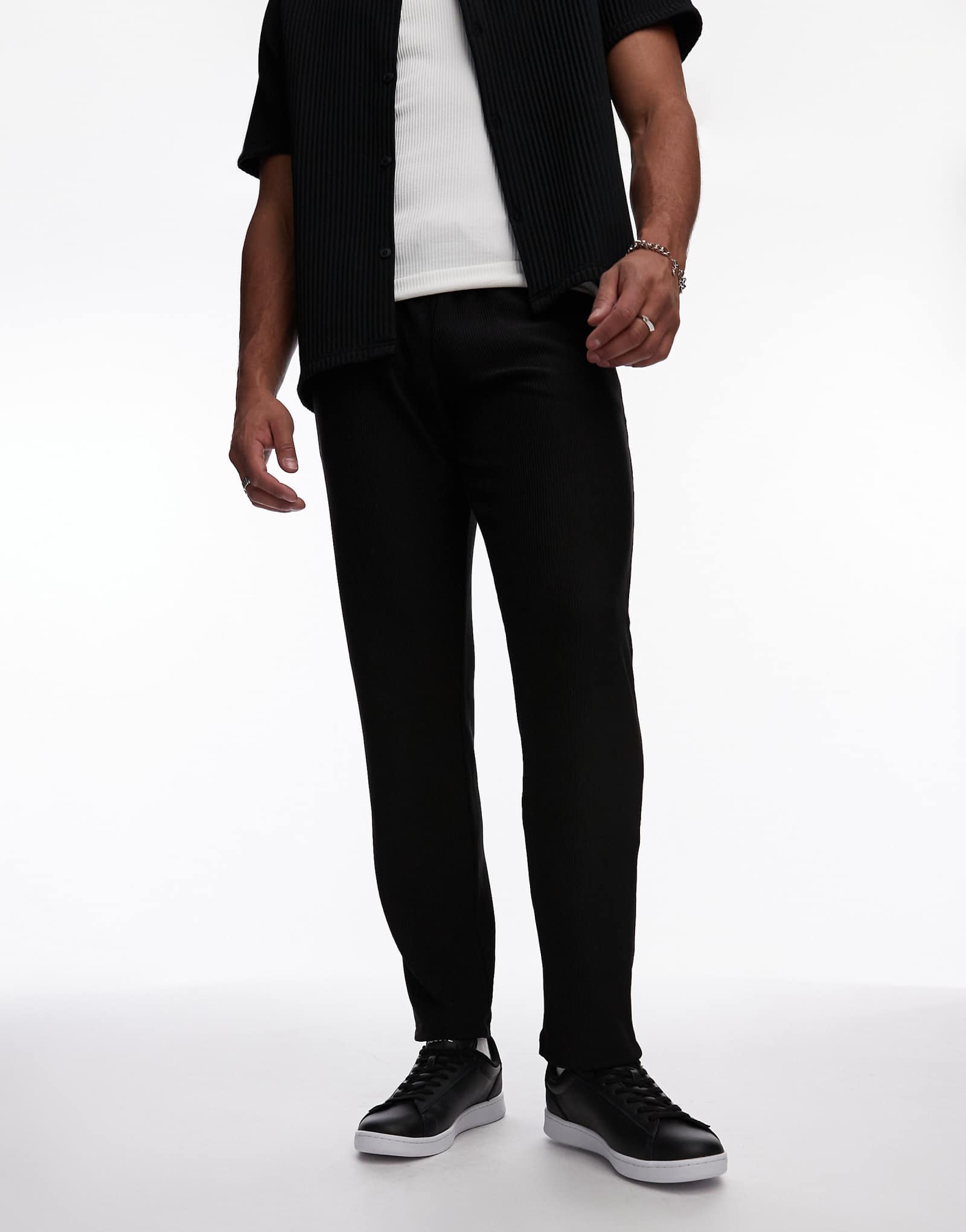 Кроссовки Lacoste carnaby set черного цвета на белой подошве 20690₽