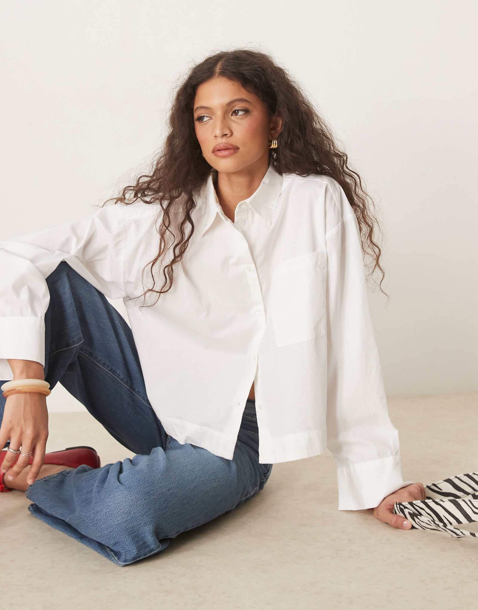 Укороченная рубашка свободного кроя Selected Femme белого цвета 18090₽