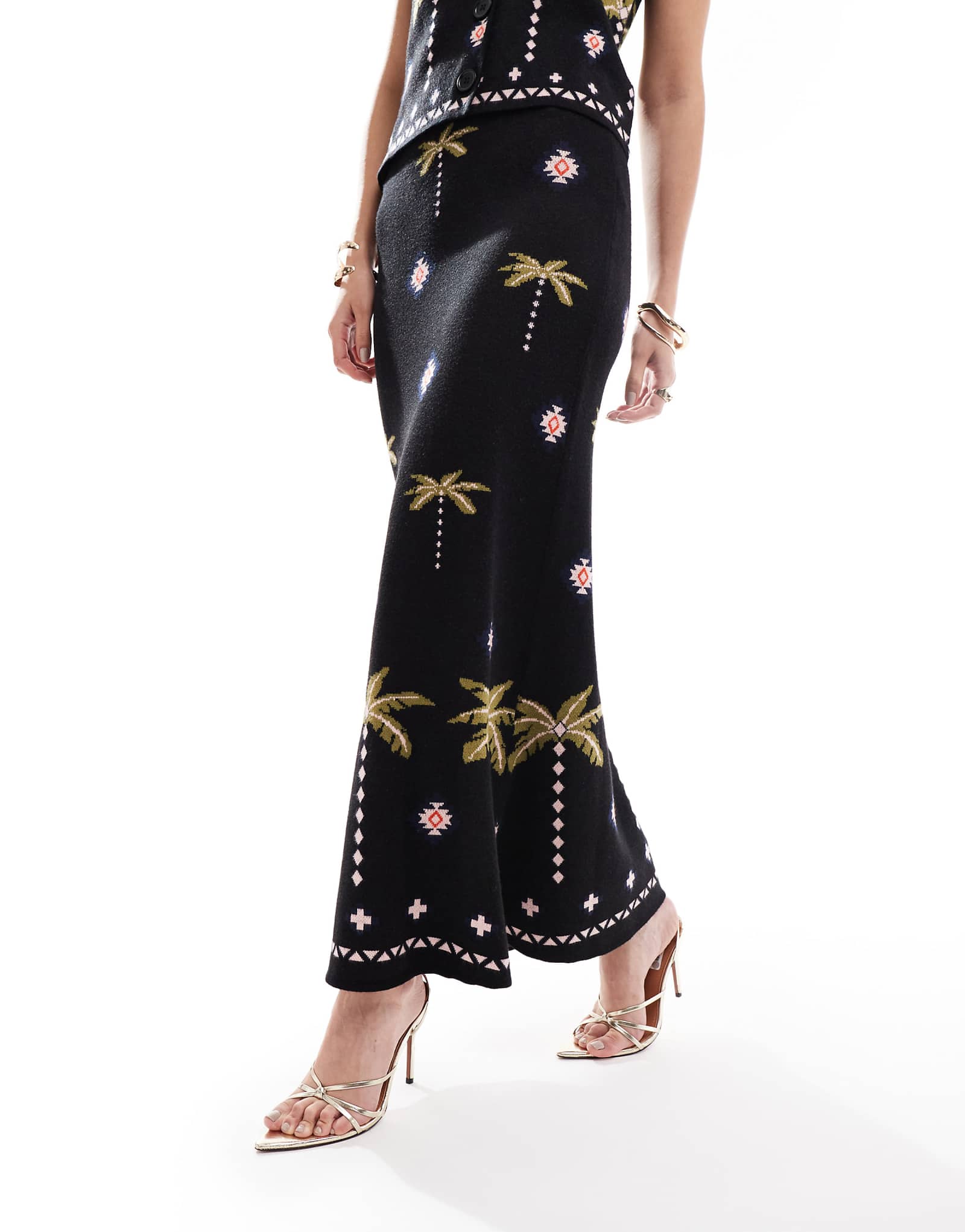 Черная юбка Nia которая никогда не надевалась полностью - часть комплекта 31590₽