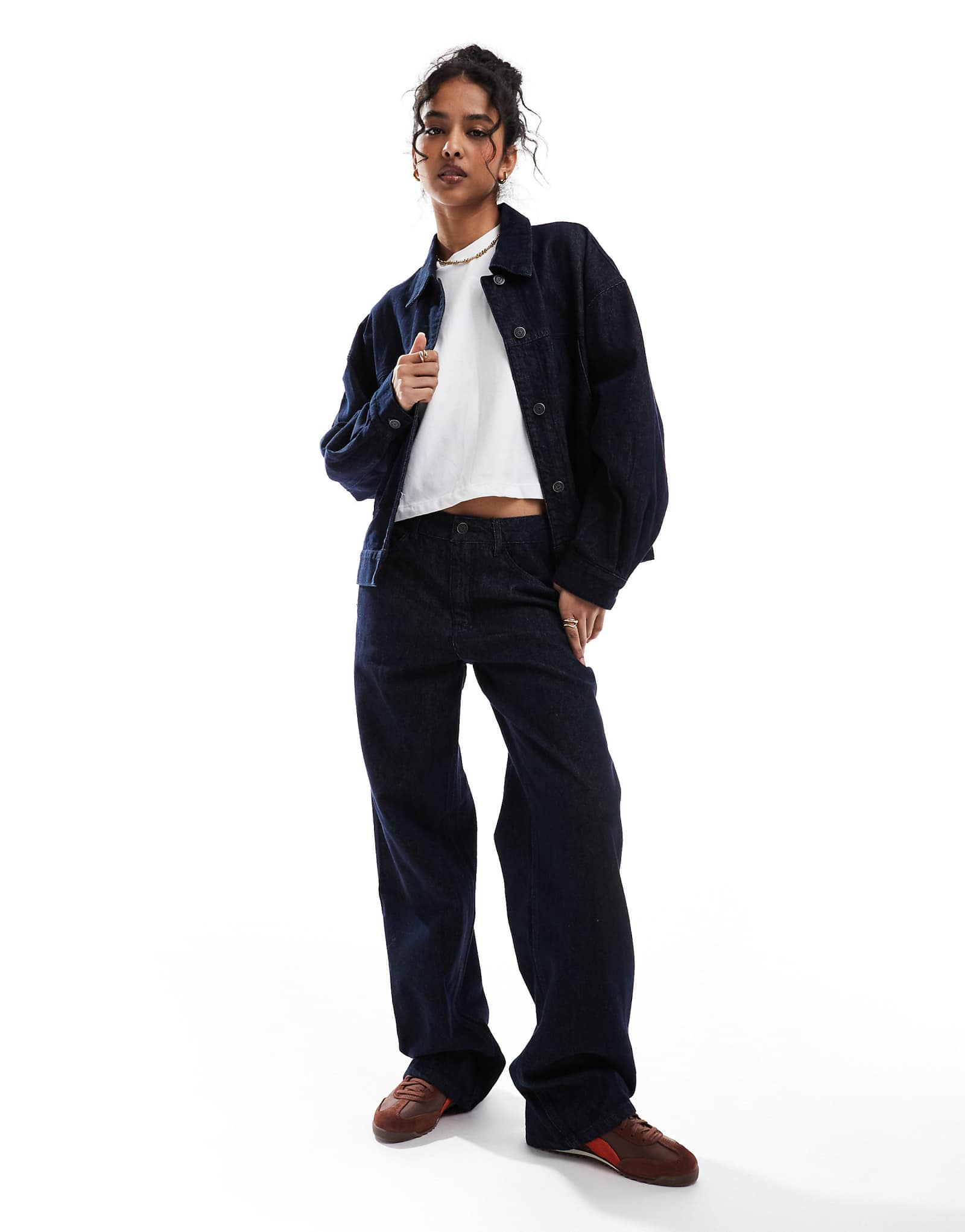 Предмет: широкие джинсы с подвернутыми штанинами в полоску из темно-синего денима - часть комплекта