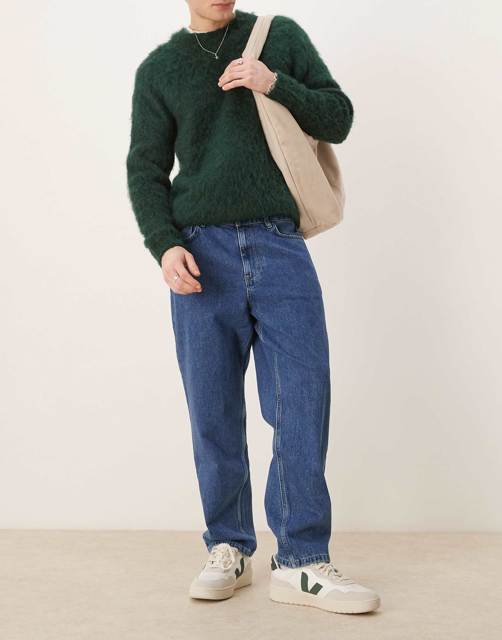 Джинсы прямого кроя Mango свободного кроя темно-синего цвета 7490₽