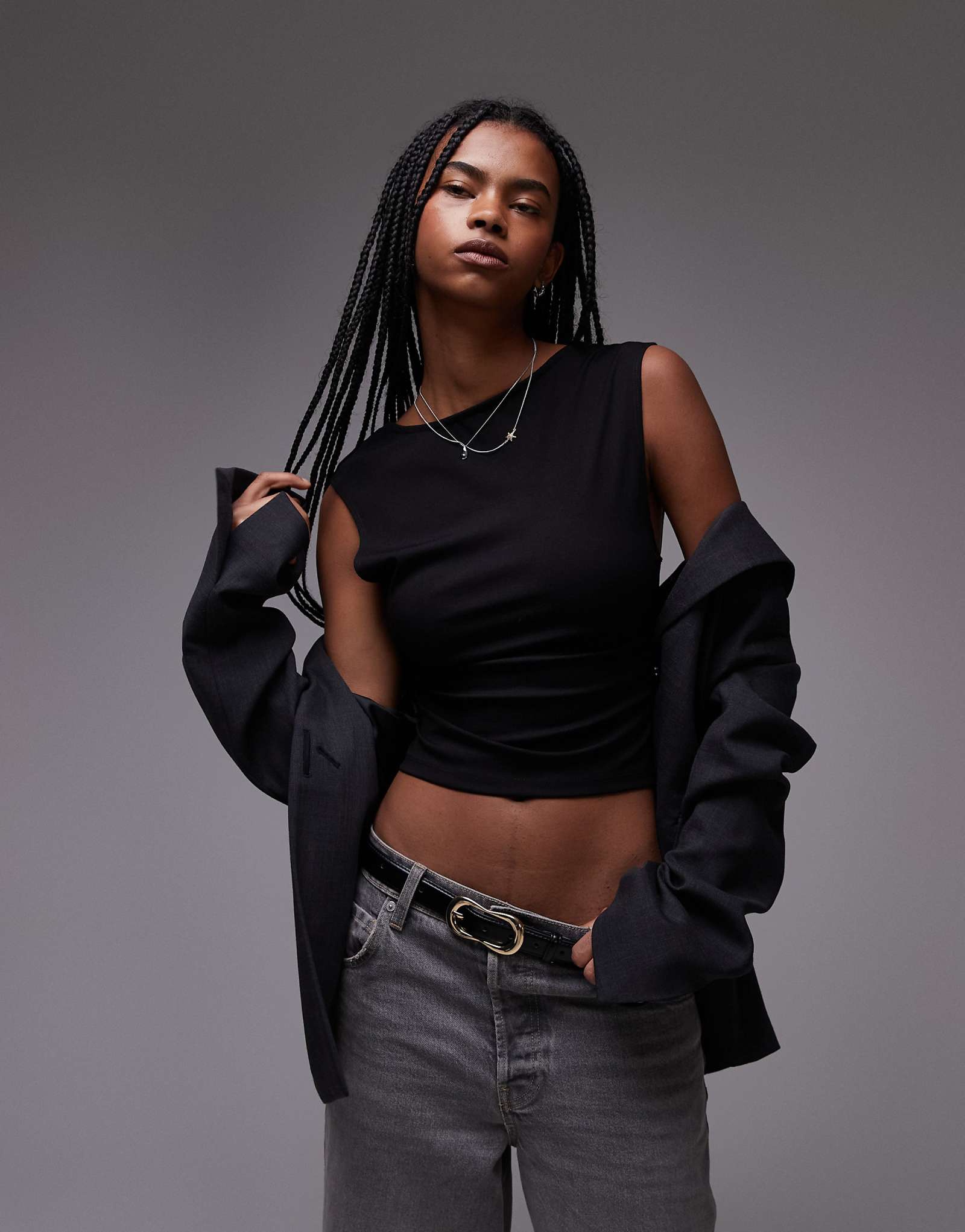 Черная футболка Mango с открытой спиной и низким вырезом на спине 4490₽