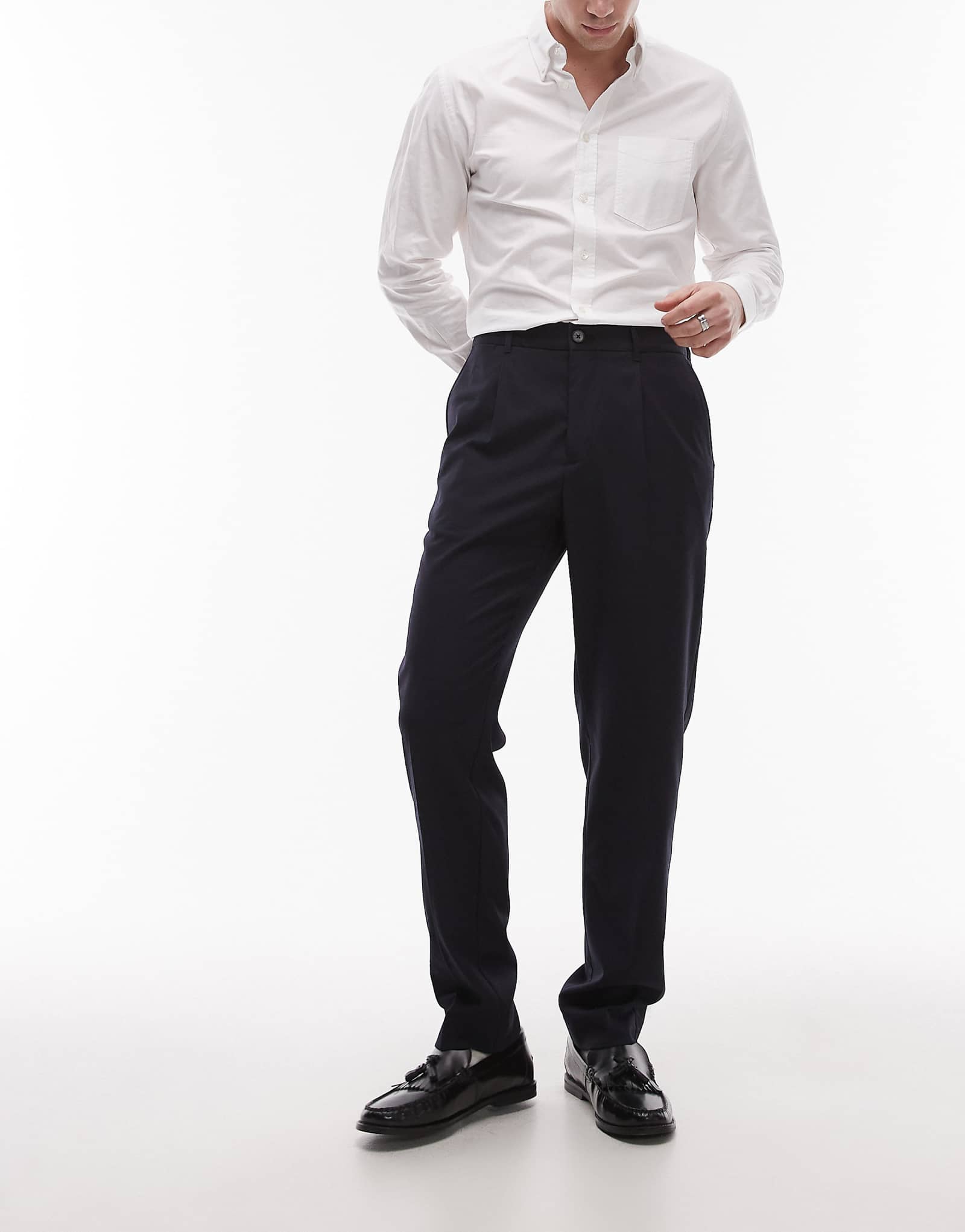 Облегающие брюки из смеси шерсти Mango темно-синего цвета 9390₽